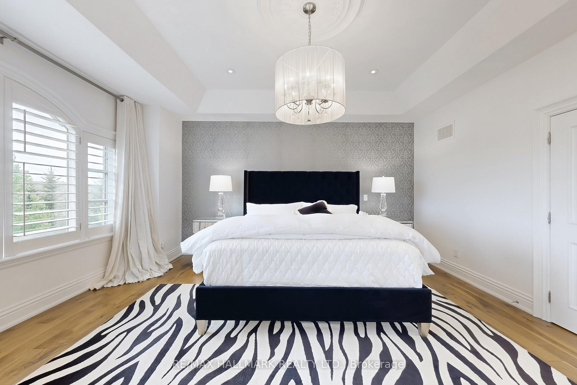 Photo 21 of 122 Carisbrooke Circle, Aurora, Bayview Southeast — HOMEH