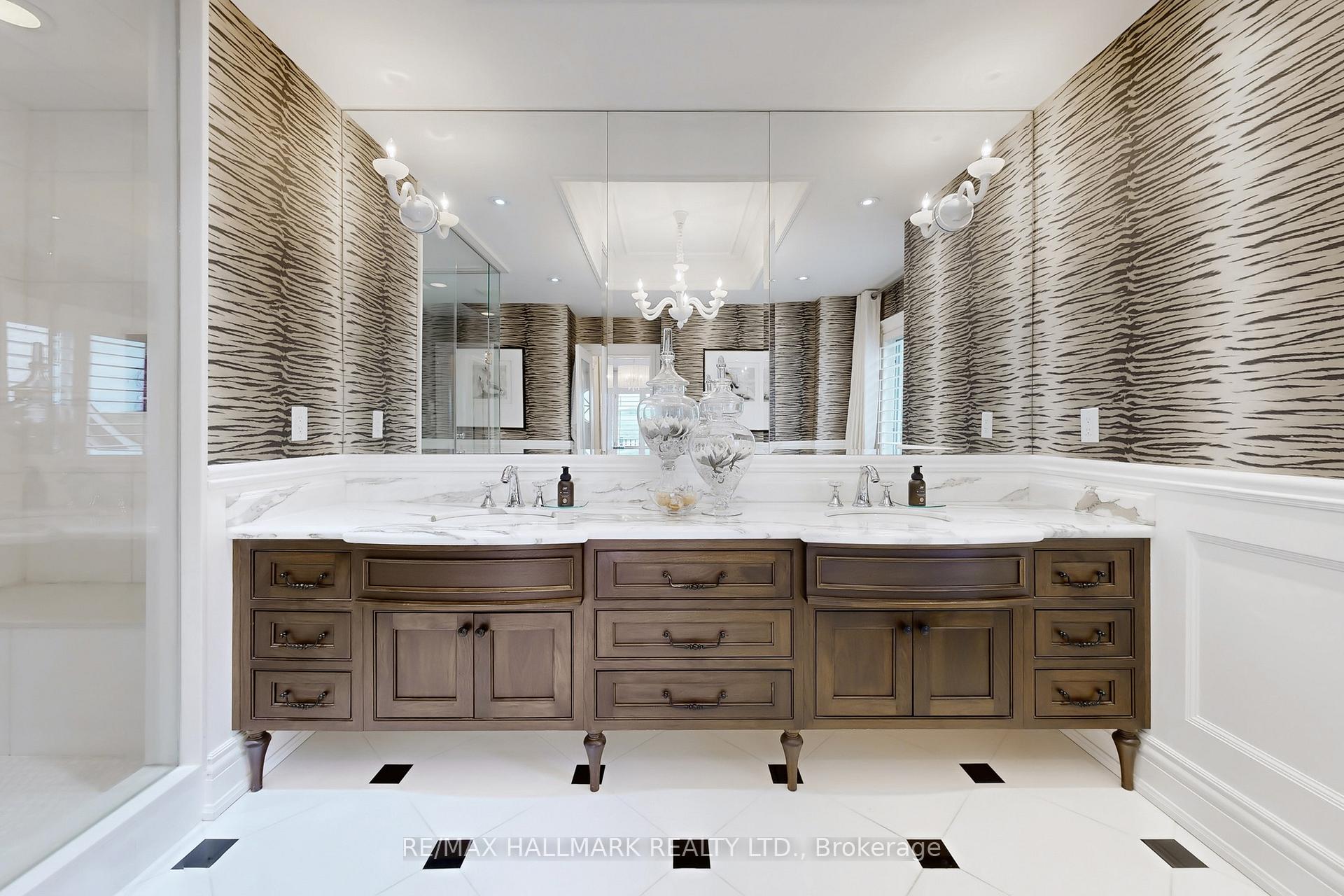 Photo 24 of 122 Carisbrooke Circle, Aurora, Bayview Southeast — HOMEH