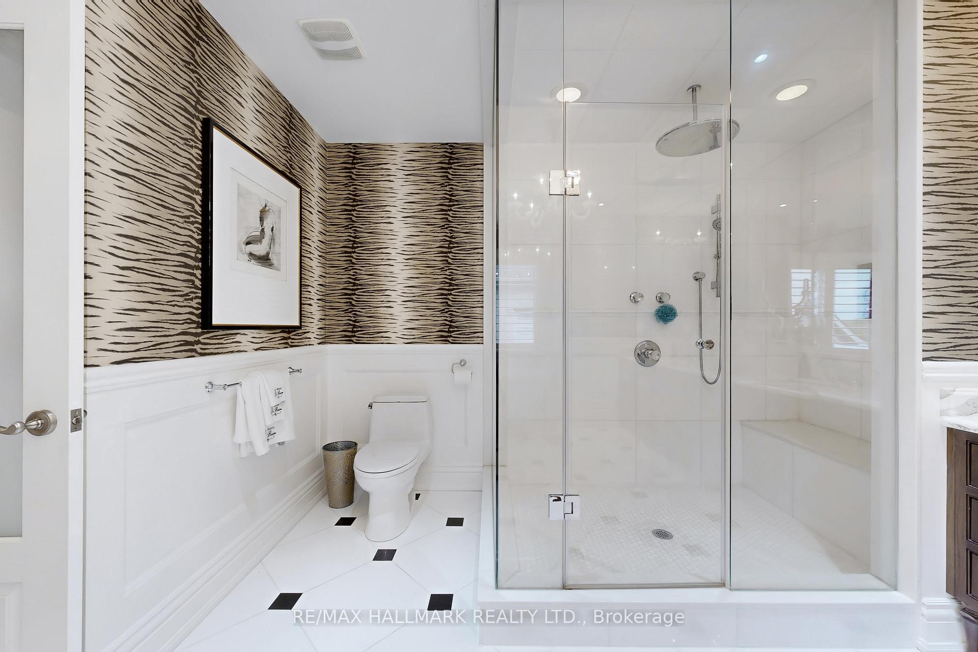 Photo 42 of 122 Carisbrooke Circle, Aurora, Bayview Southeast — HOMEH