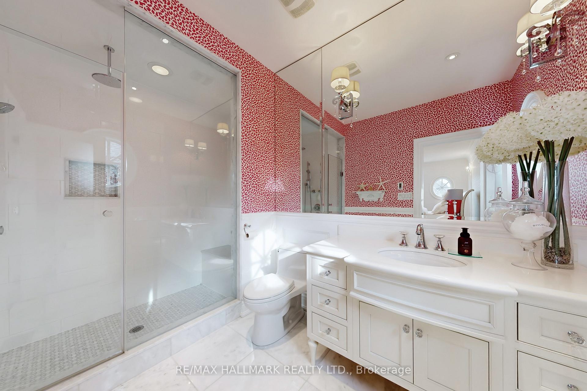 Photo 29 of 122 Carisbrooke Circle, Aurora, Bayview Southeast — HOMEH