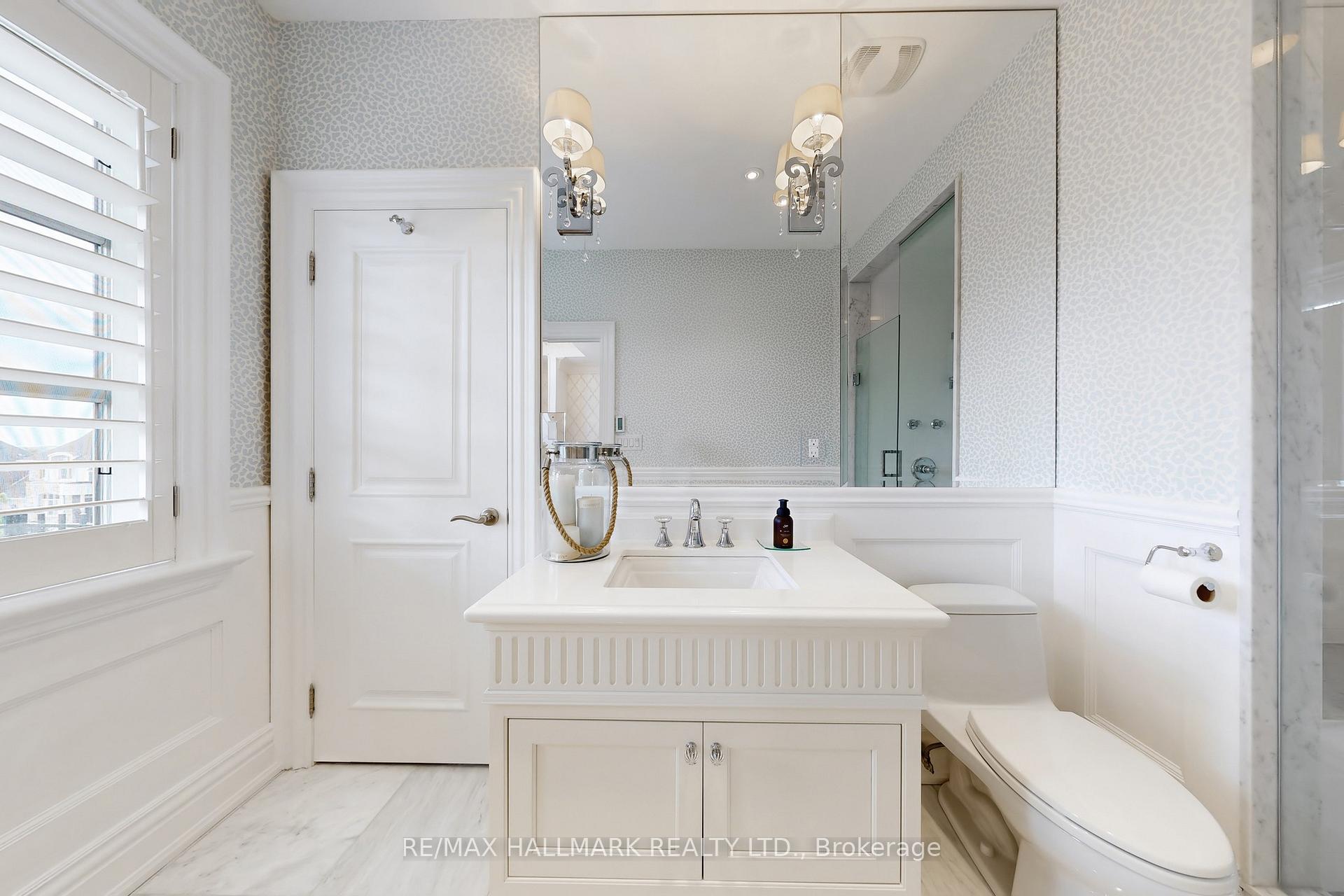 Photo 30 of 122 Carisbrooke Circle, Aurora, Bayview Southeast — HOMEH