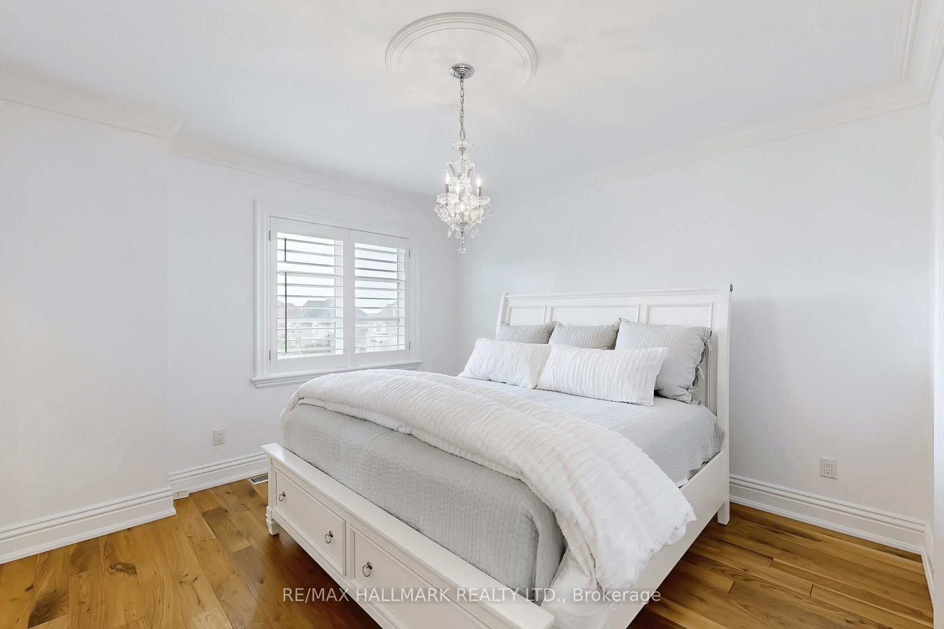Photo 31 of 122 Carisbrooke Circle, Aurora, Bayview Southeast — HOMEH