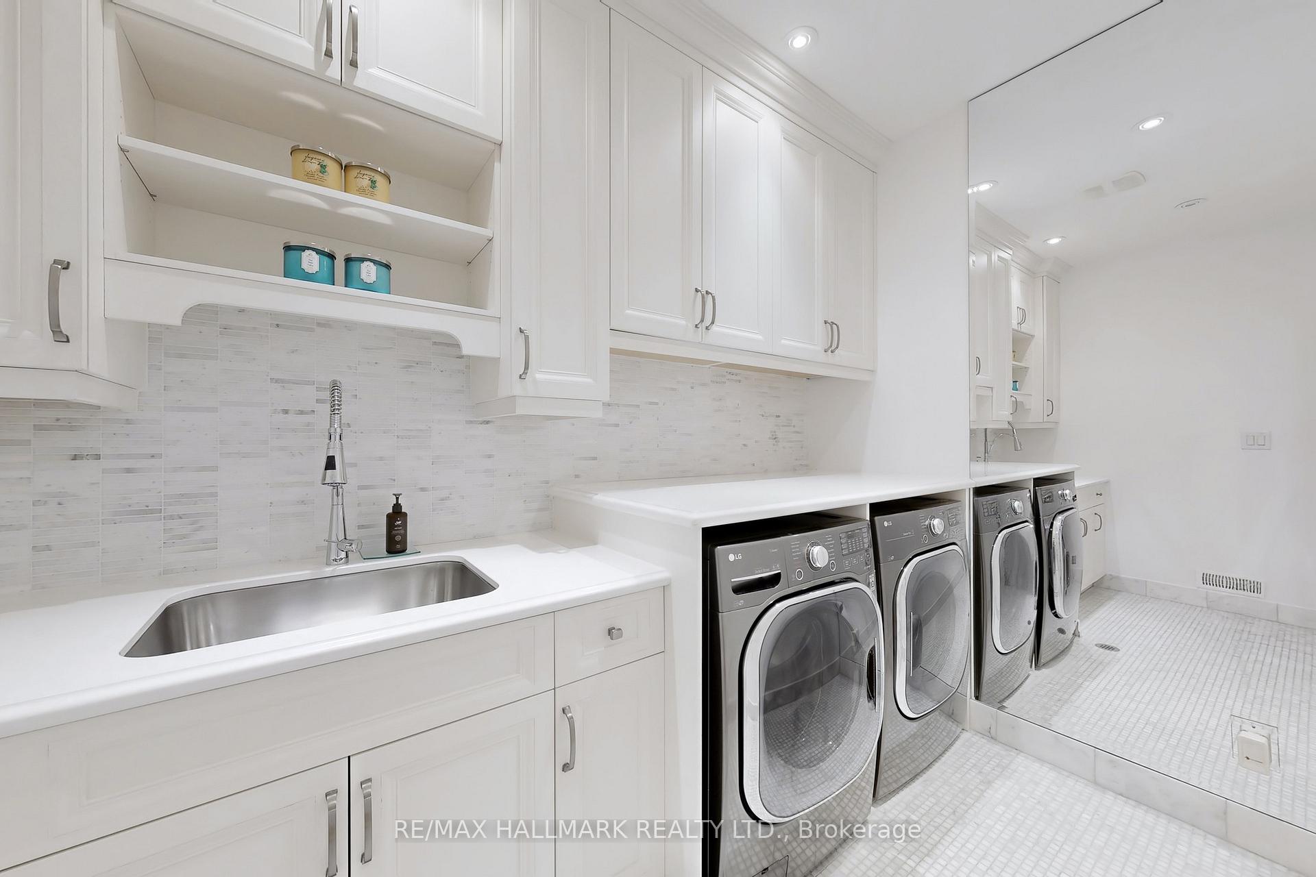 Photo 33 of 122 Carisbrooke Circle, Aurora, Bayview Southeast — HOMEH