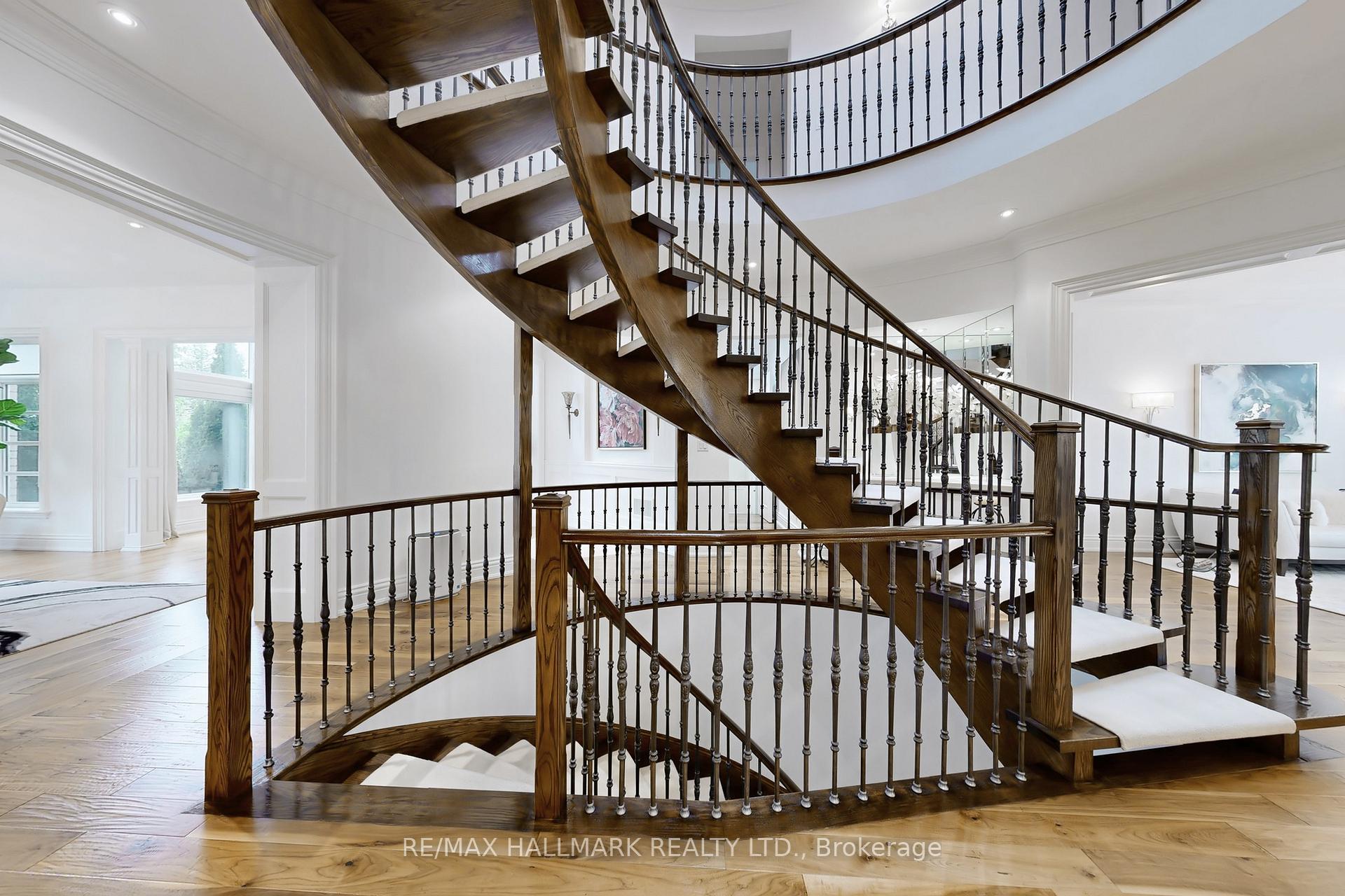 Photo 34 of 122 Carisbrooke Circle, Aurora, Bayview Southeast — HOMEH