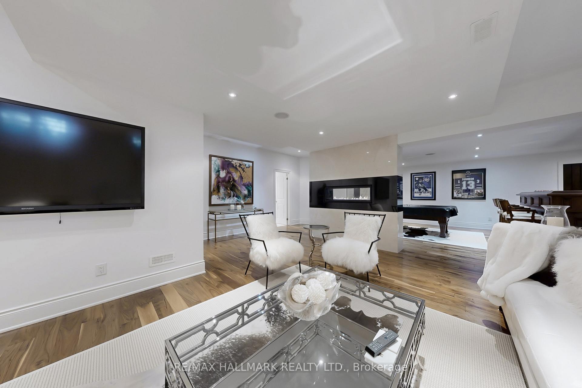 Photo 36 of 122 Carisbrooke Circle, Aurora, Bayview Southeast — HOMEH