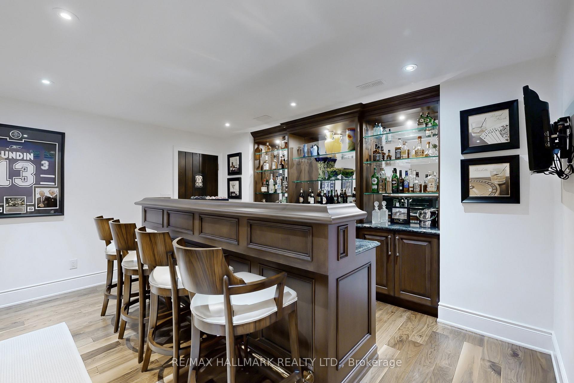 Photo 38 of 122 Carisbrooke Circle, Aurora, Bayview Southeast — HOMEH