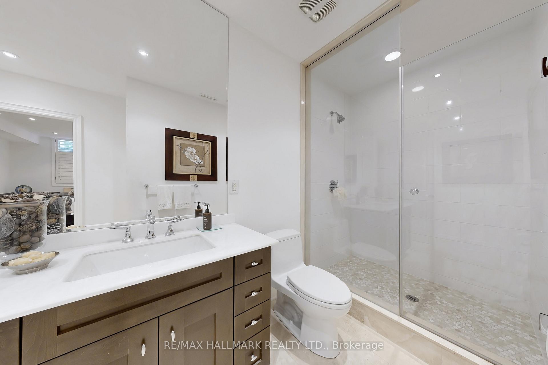 Photo 40 of 122 Carisbrooke Circle, Aurora, Bayview Southeast — HOMEH