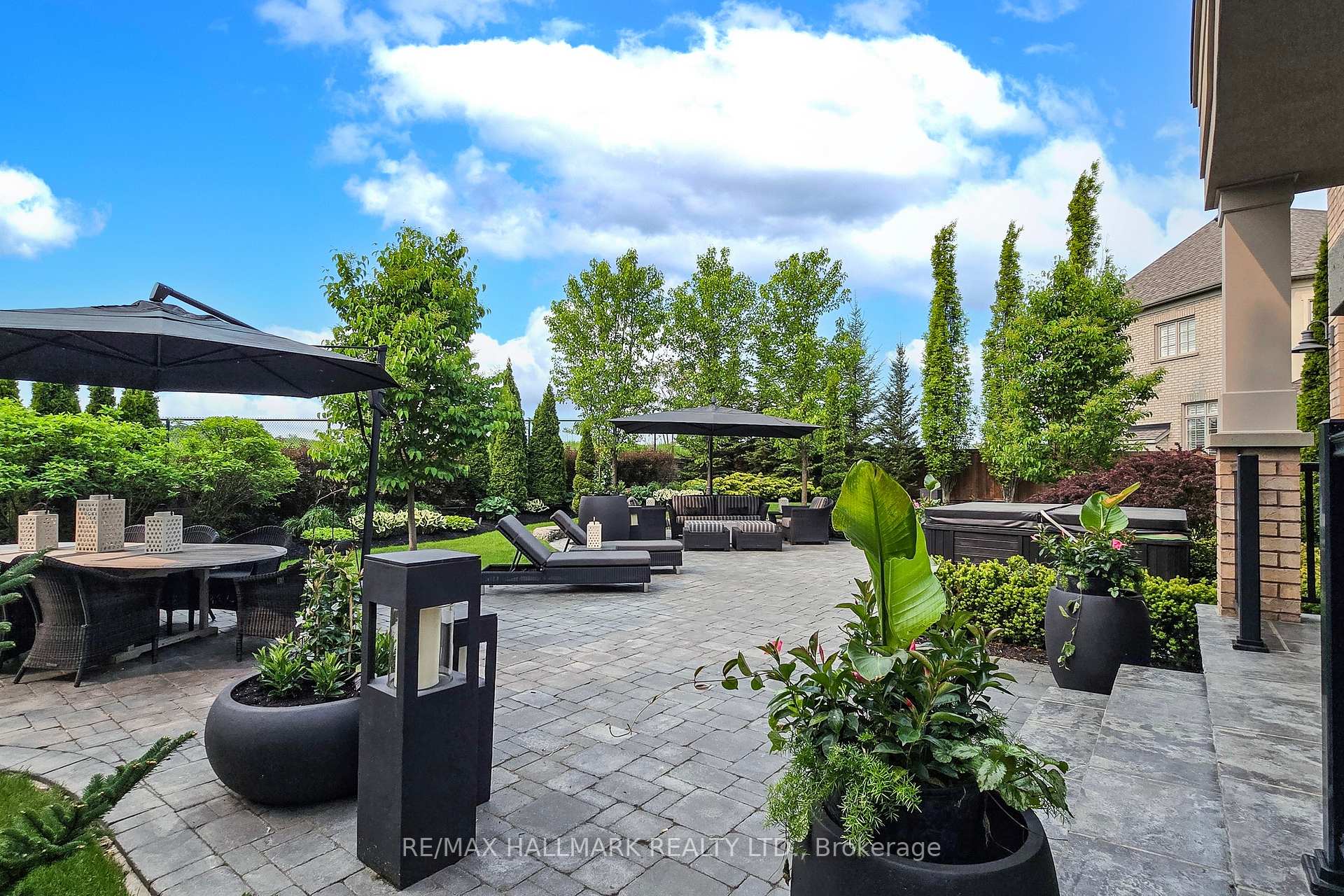 Photo 43 of 122 Carisbrooke Circle, Aurora, Bayview Southeast — HOMEH