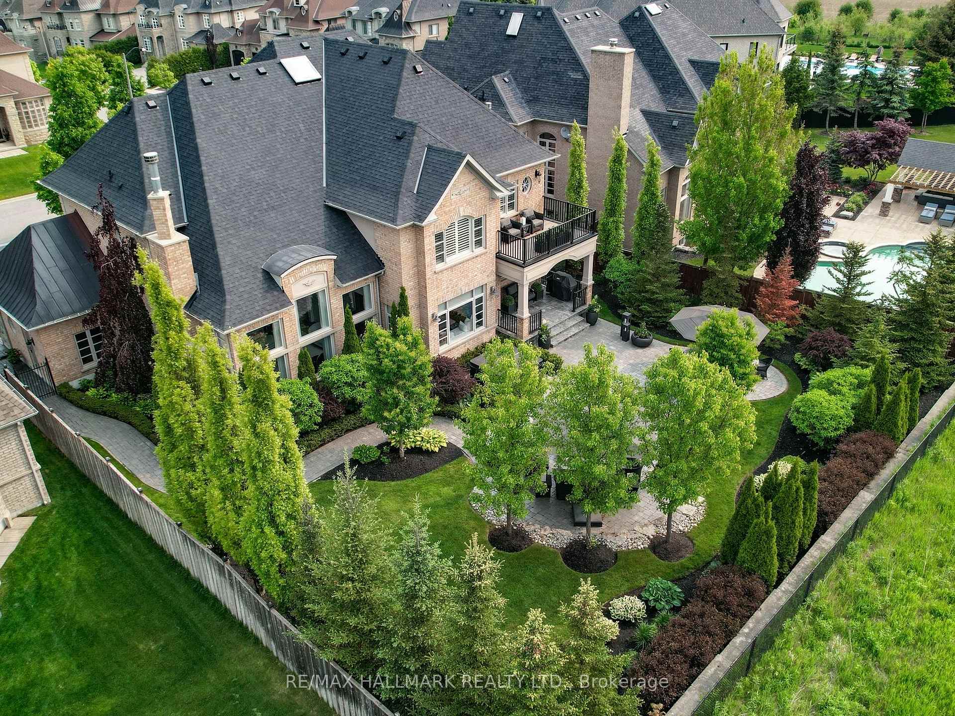 Photo 47 of 122 Carisbrooke Circle, Aurora, Bayview Southeast — HOMEH