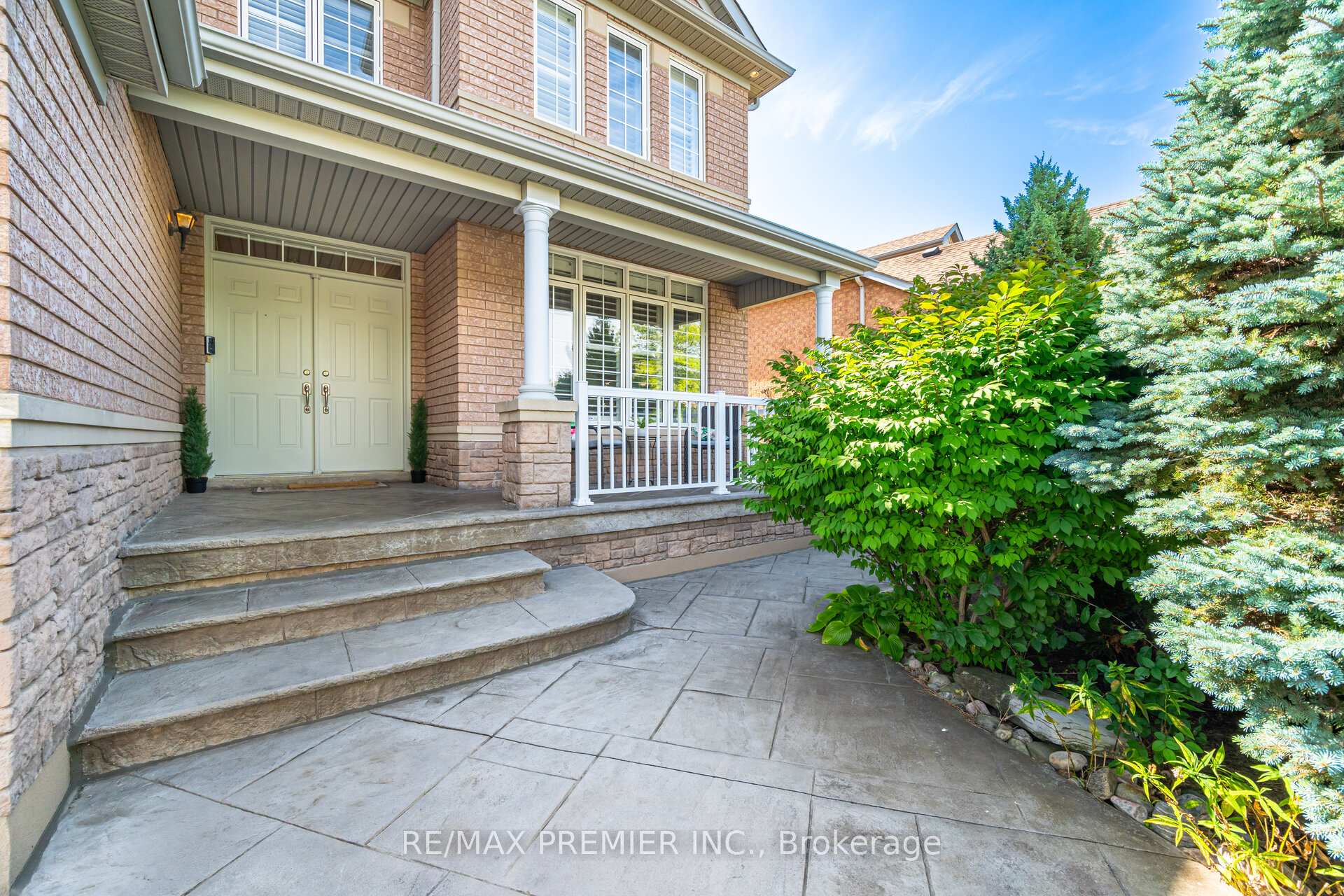 Photo 4 of 265 Julia Valentina Avenue, Vaughan, Sonoma Heights — HOMEH
