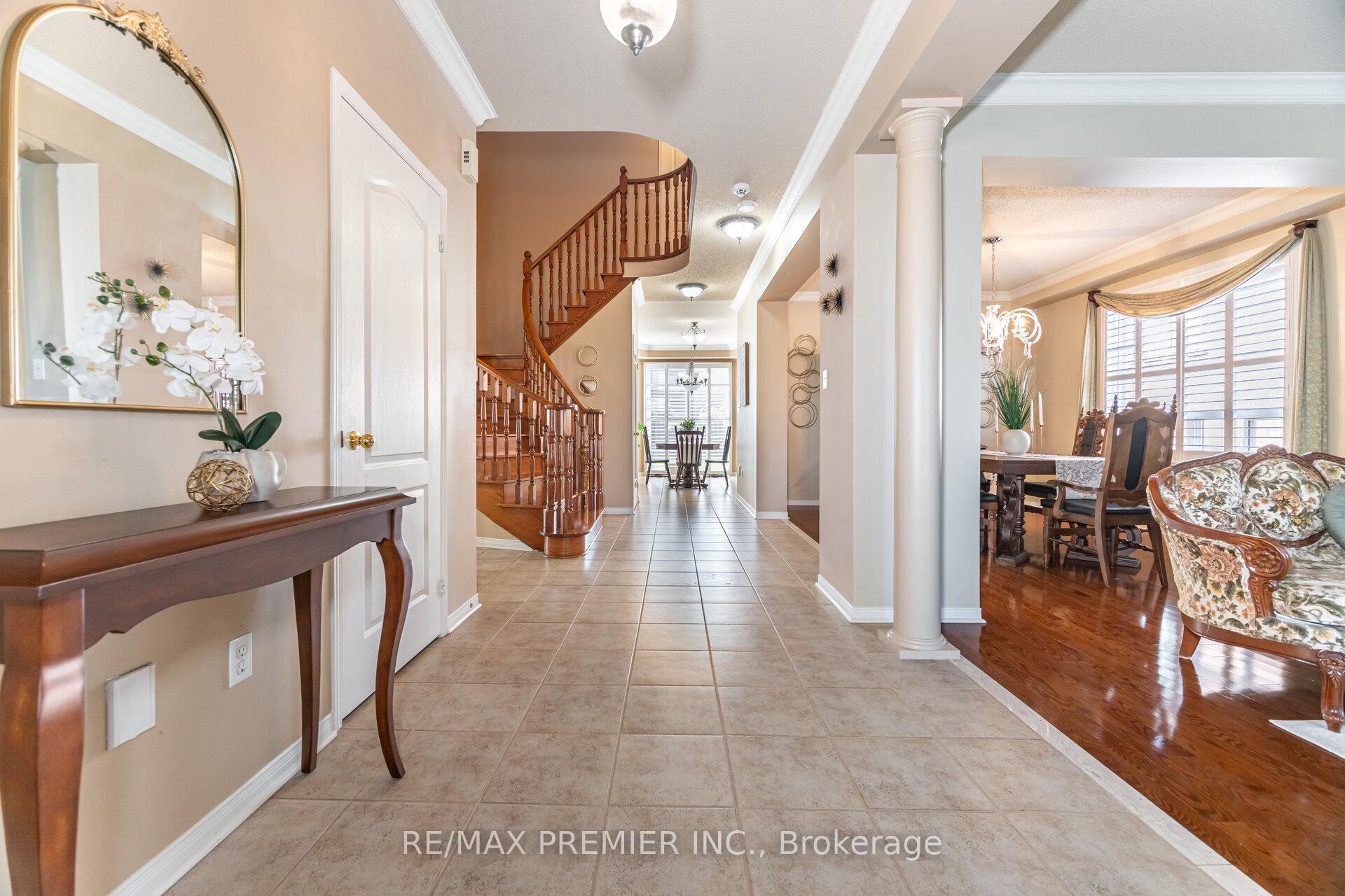 Photo 6 of 265 Julia Valentina Avenue, Vaughan, Sonoma Heights — HOMEH