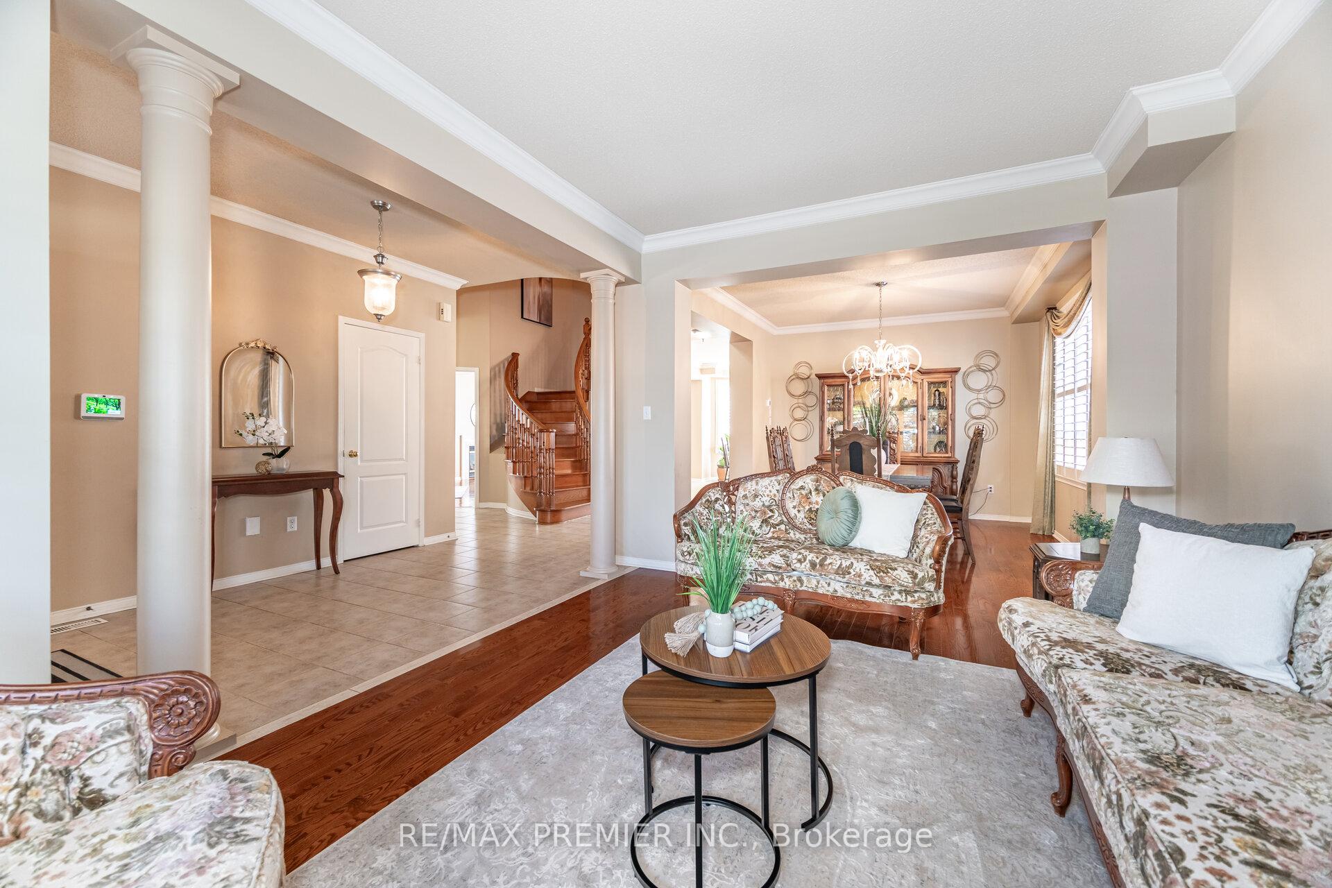 Photo 8 of 265 Julia Valentina Avenue, Vaughan, Sonoma Heights — HOMEH