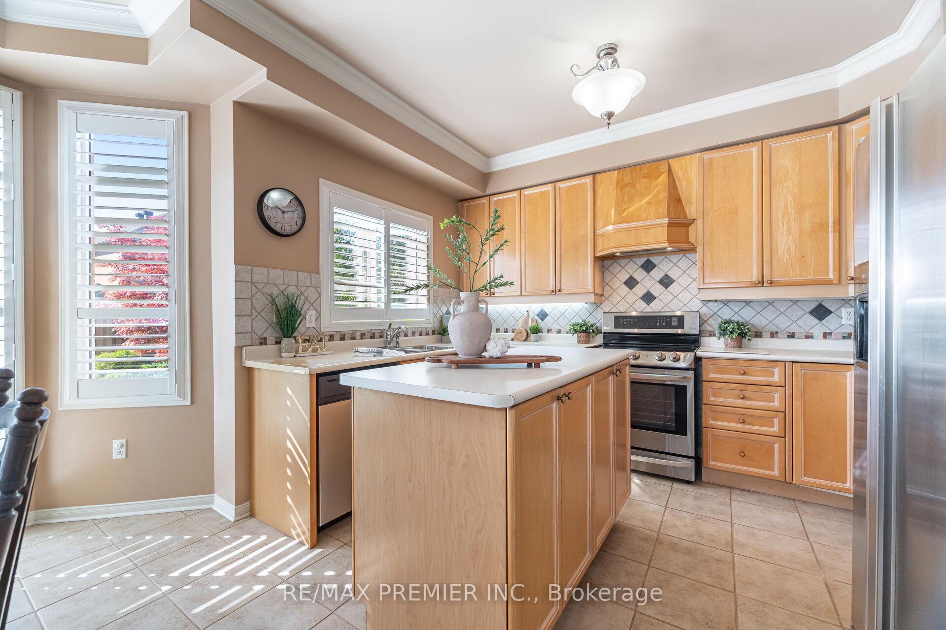 Photo 10 of 265 Julia Valentina Avenue, Vaughan, Sonoma Heights — HOMEH