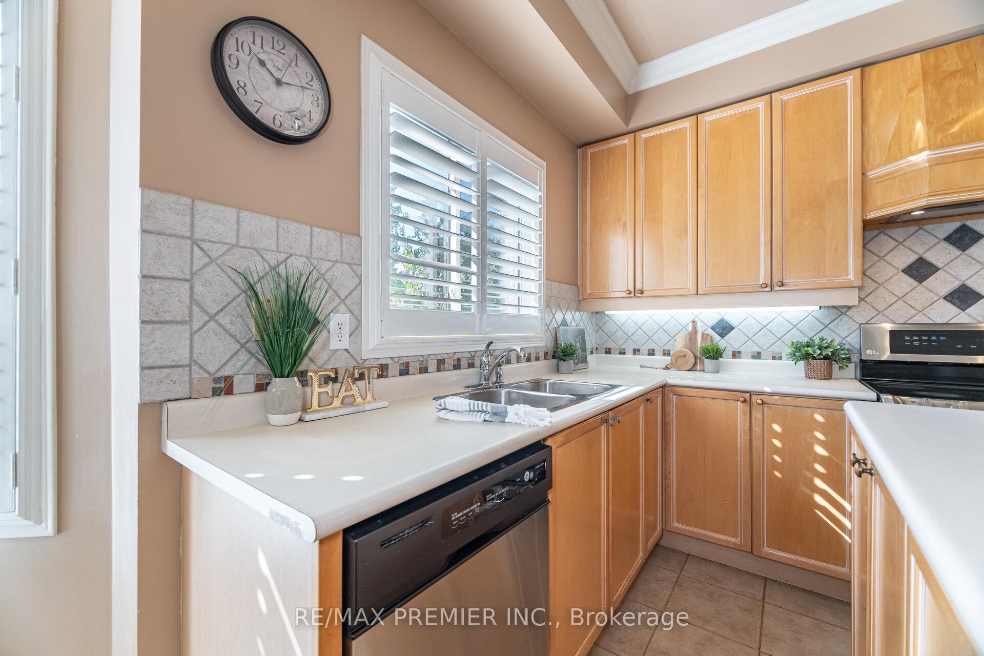 Photo 12 of 265 Julia Valentina Avenue, Vaughan, Sonoma Heights — HOMEH