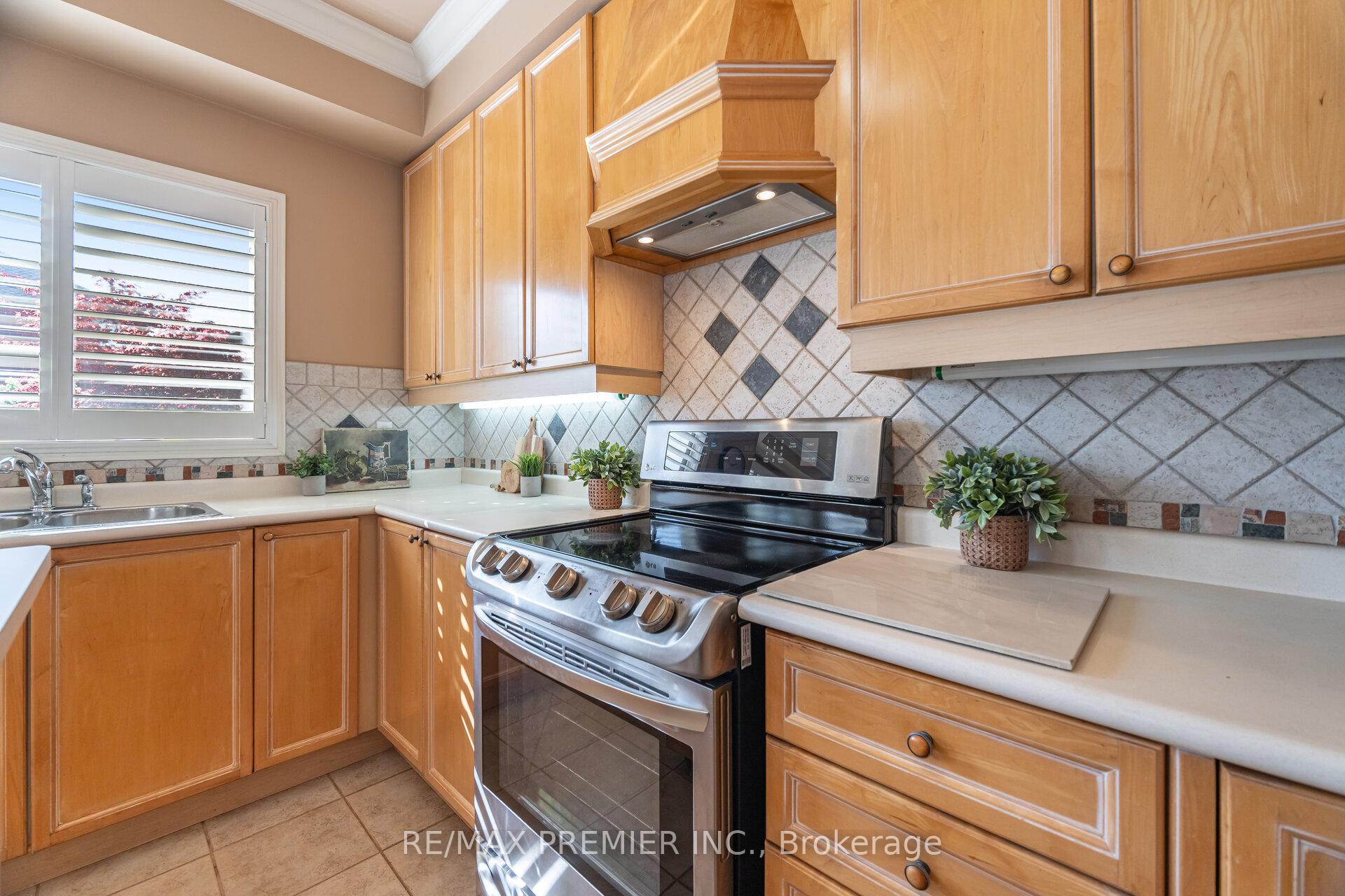 Photo 13 of 265 Julia Valentina Avenue, Vaughan, Sonoma Heights — HOMEH