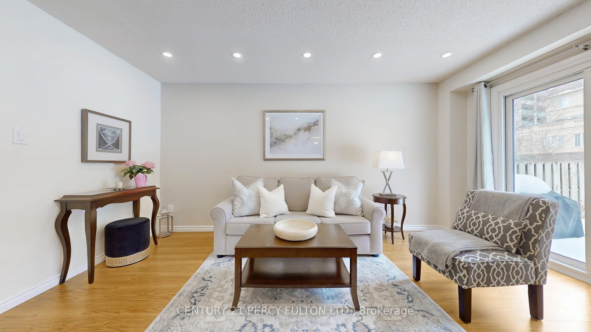 Photo 2 of 1152 Tanzer Court, Pickering, Bay Ridges — HOMEH