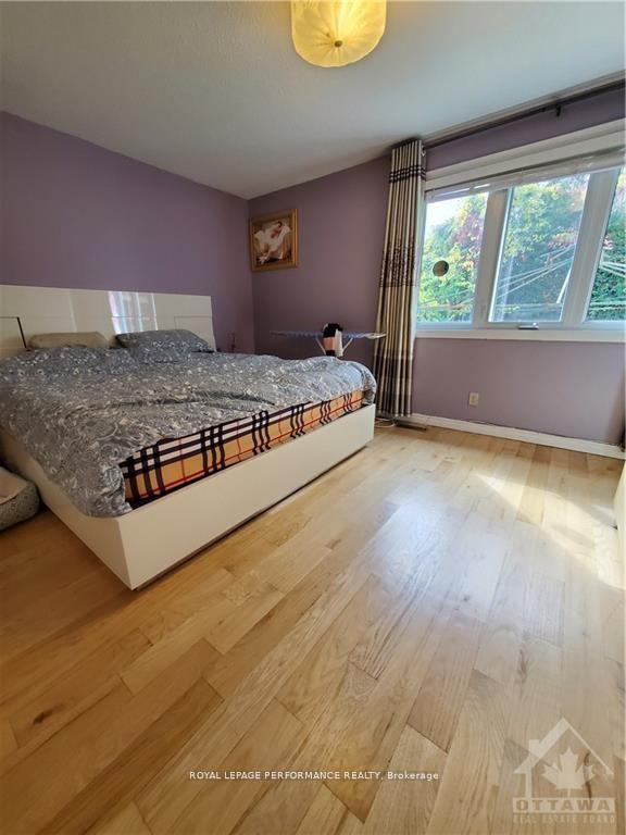 Photo 6 of 1064 Alenmede Crescent, Ottawa, Fairfield Heights — HOMEH