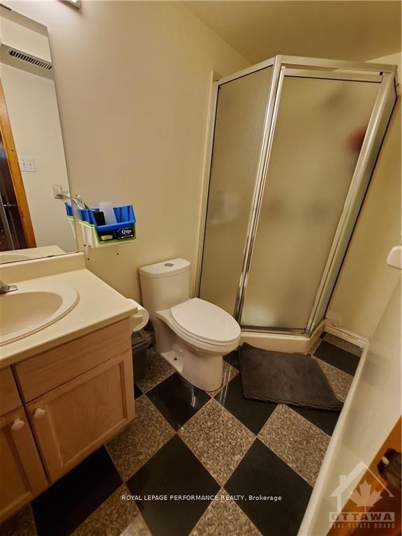 Photo 10 of 1064 Alenmede Crescent, Ottawa, Fairfield Heights — HOMEH