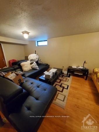 Photo 9 of 1064 Alenmede Crescent, Ottawa, Fairfield Heights — HOMEH