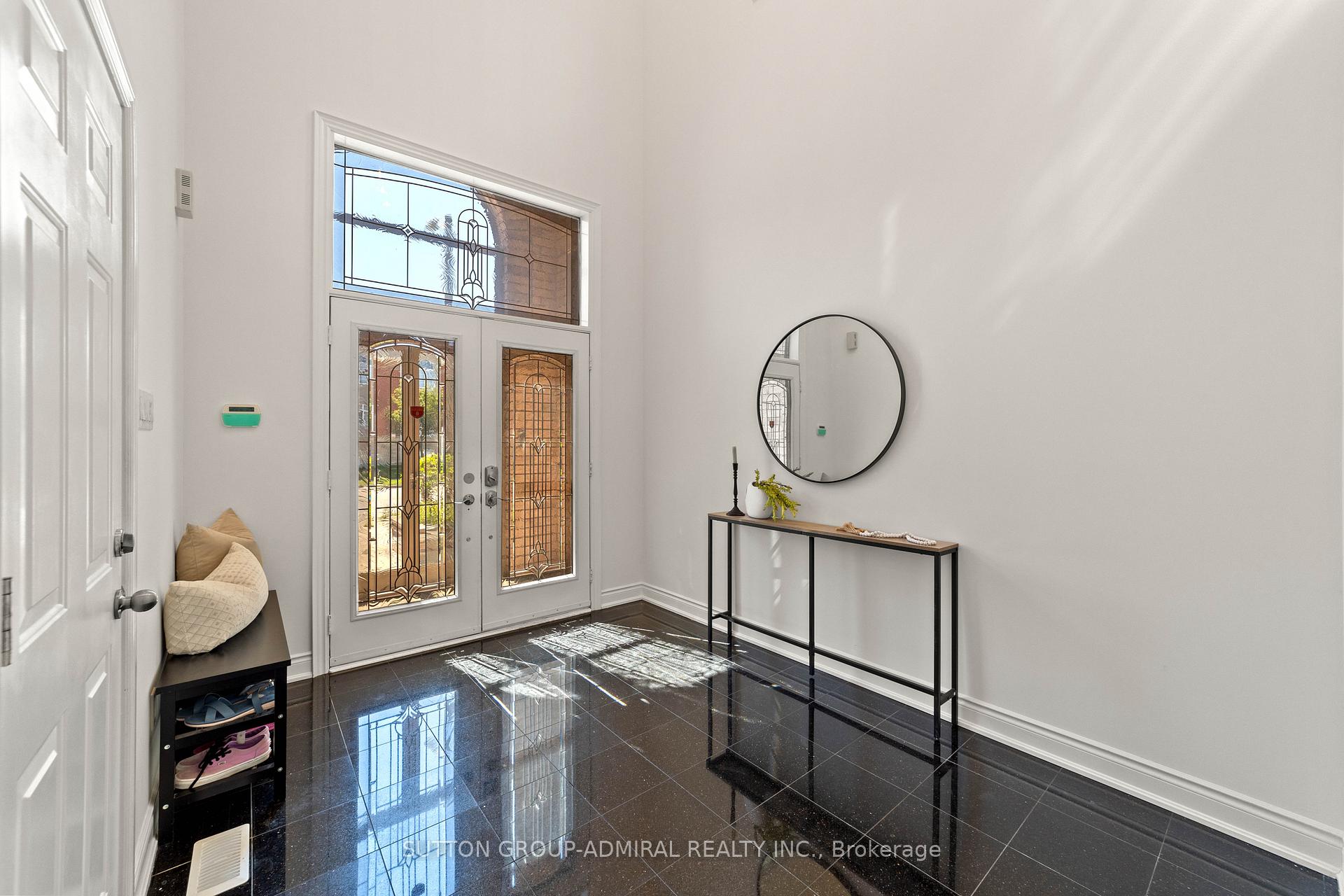Photo 2 of 166 Ner Israel Drive, Vaughan, Patterson — HOMEH