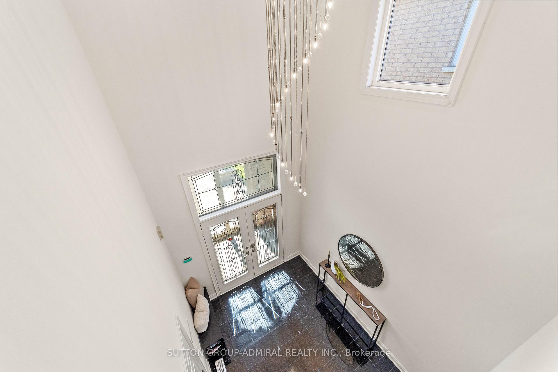 Photo 4 of 166 Ner Israel Drive, Vaughan, Patterson — HOMEH