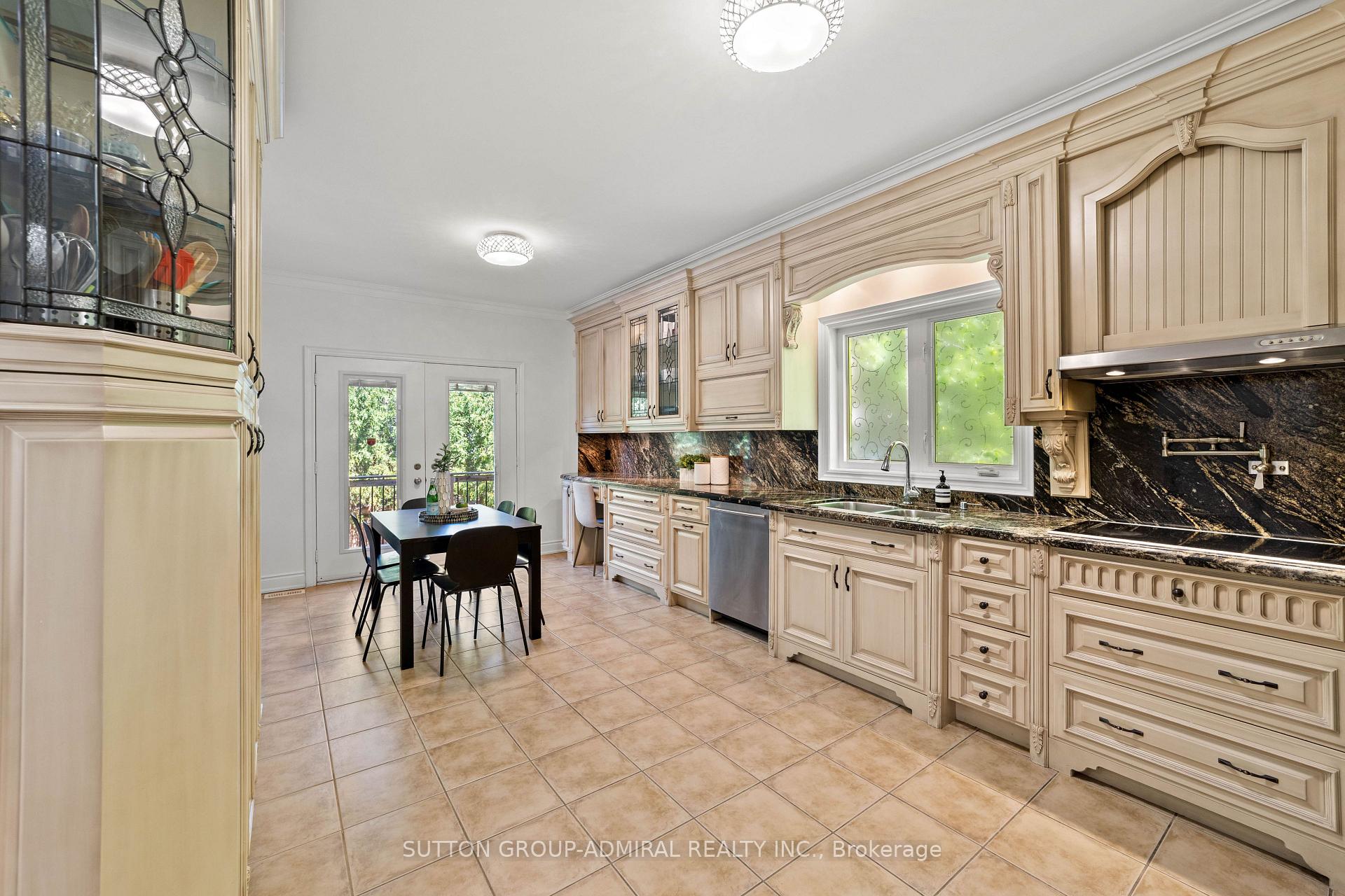 Photo 10 of 166 Ner Israel Drive, Vaughan, Patterson — HOMEH