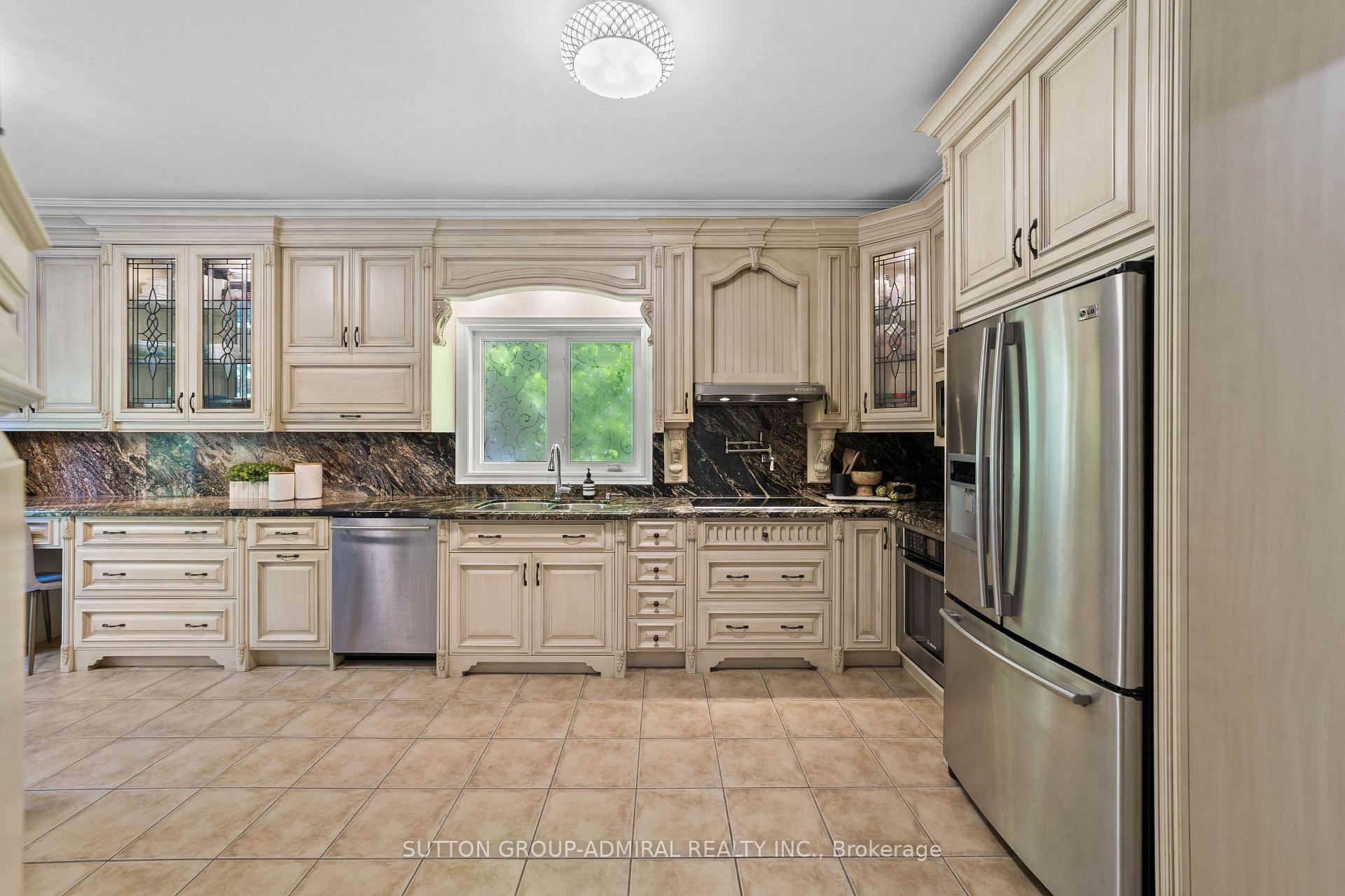Photo 12 of 166 Ner Israel Drive, Vaughan, Patterson — HOMEH