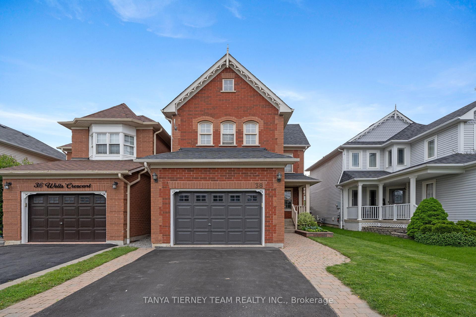 Photo 2 of 38 Wells Crescent, Whitby, Brooklin — HOMEH