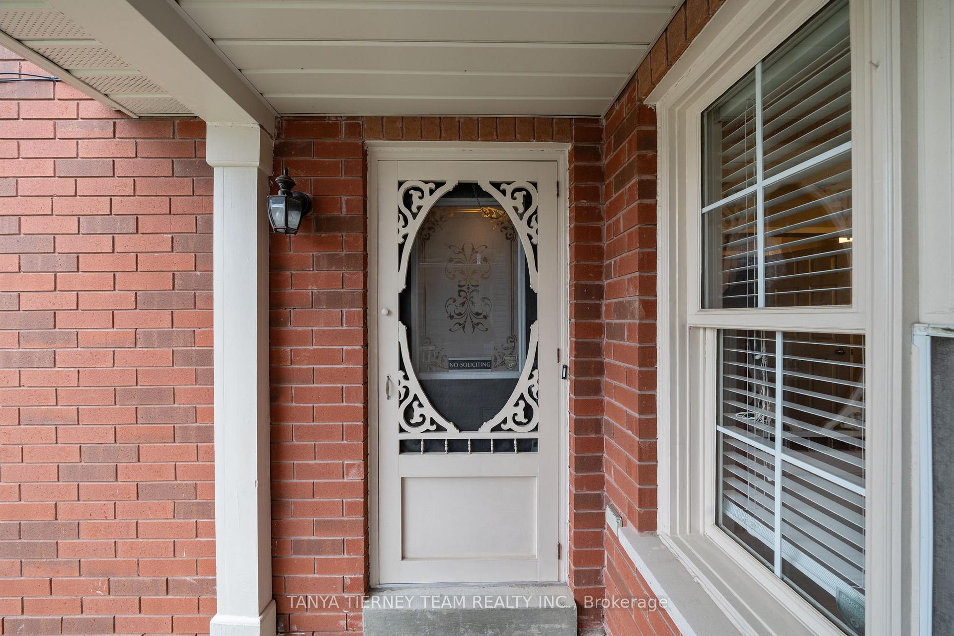 Photo 4 of 38 Wells Crescent, Whitby, Brooklin — HOMEH