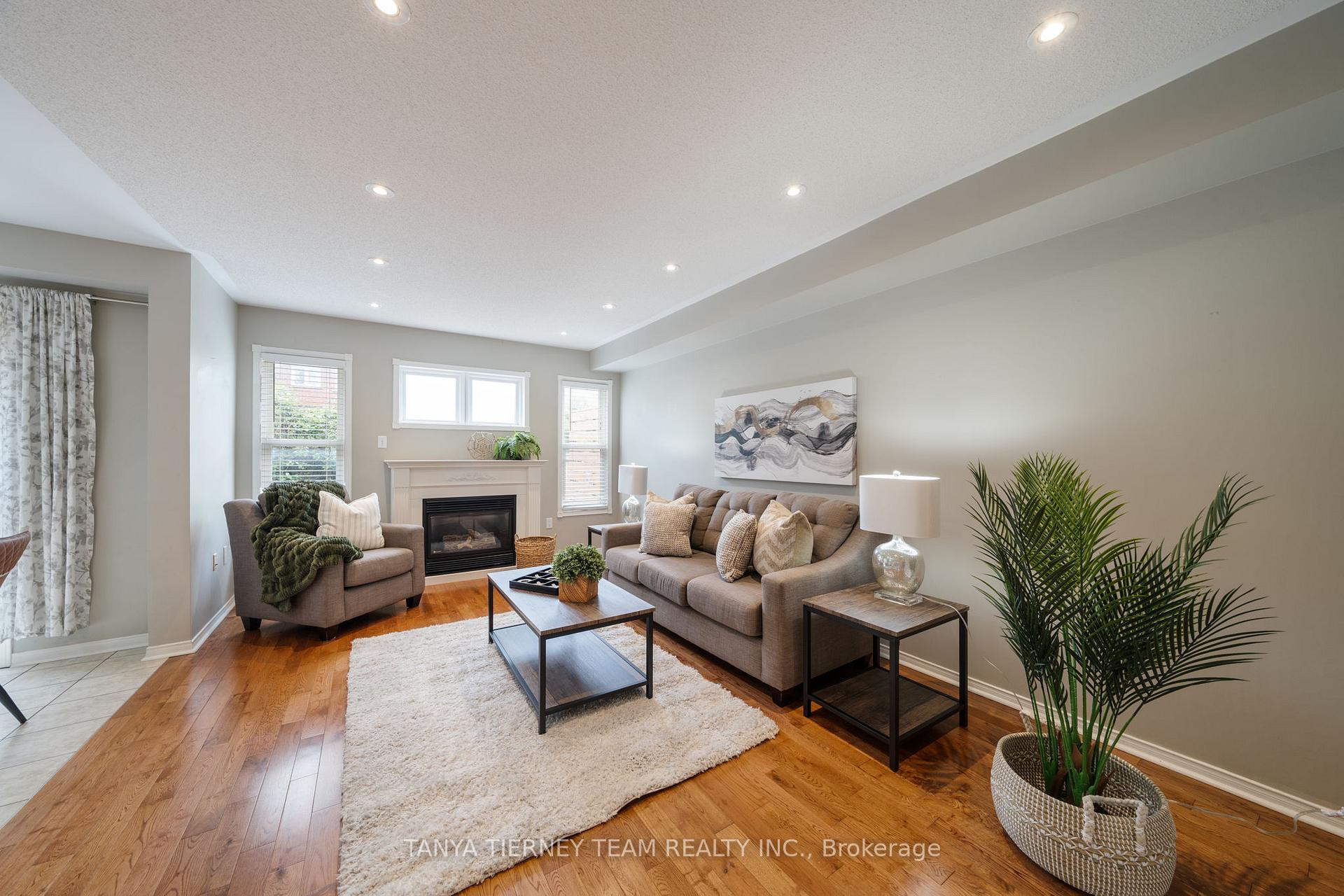 Photo 5 of 38 Wells Crescent, Whitby, Brooklin — HOMEH