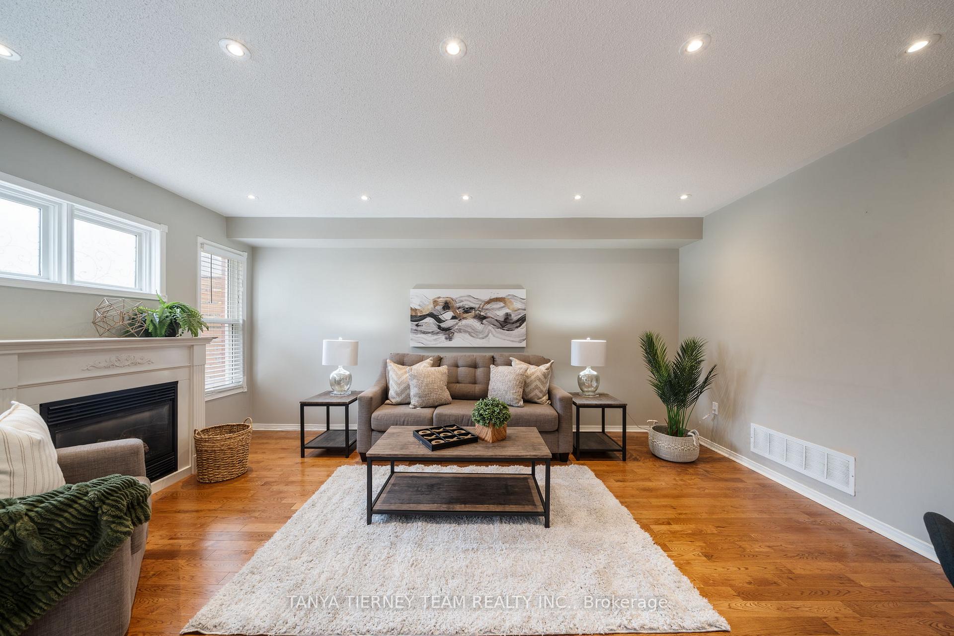 Photo 6 of 38 Wells Crescent, Whitby, Brooklin — HOMEH