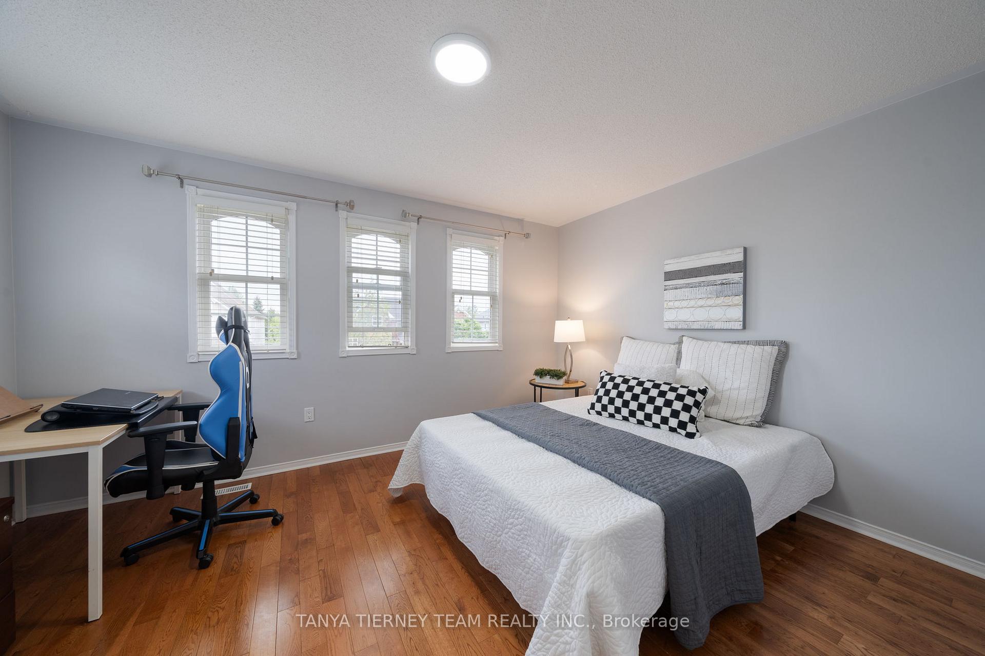 Photo 20 of 38 Wells Crescent, Whitby, Brooklin — HOMEH