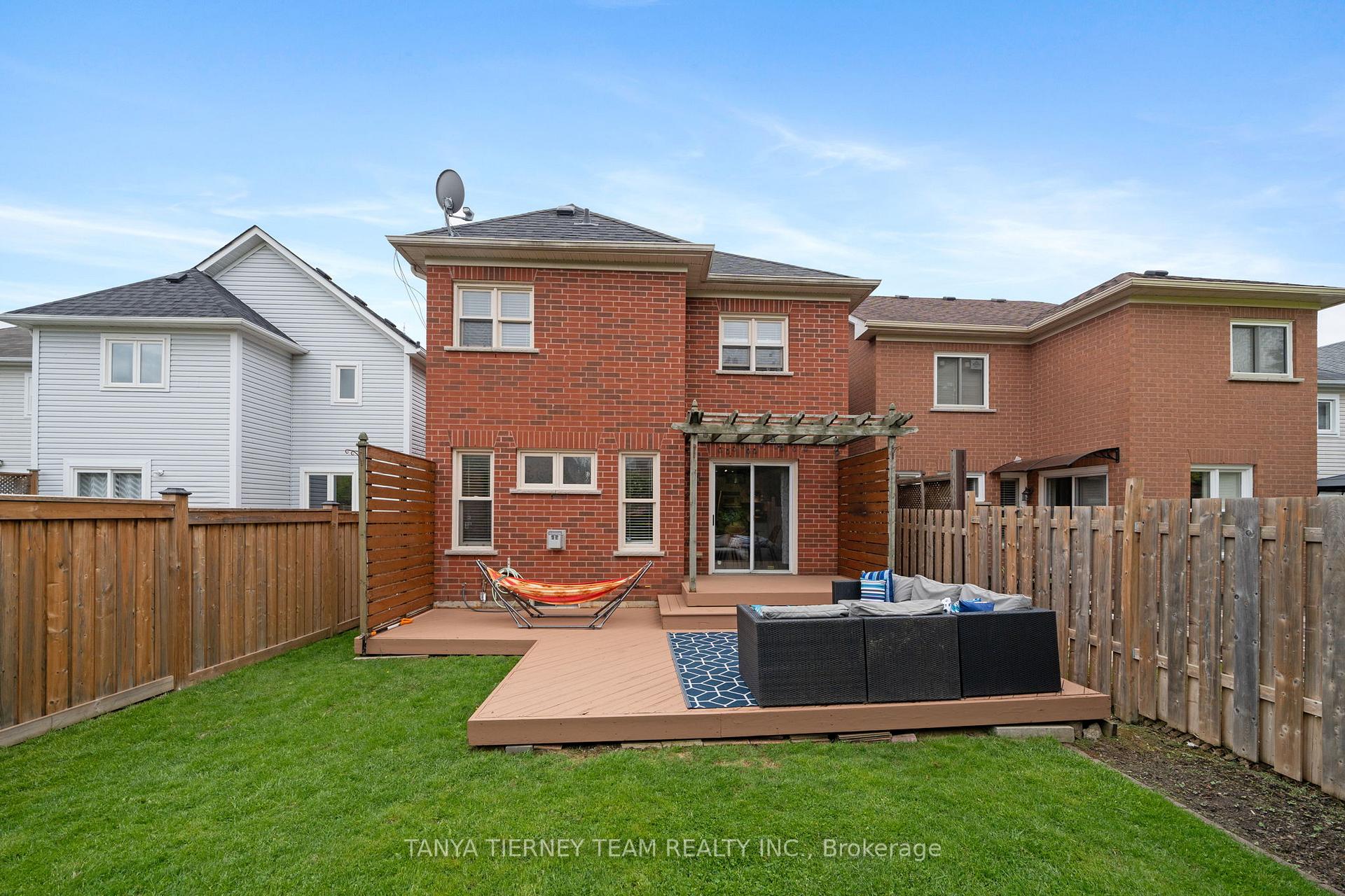 Photo 31 of 38 Wells Crescent, Whitby, Brooklin — HOMEH