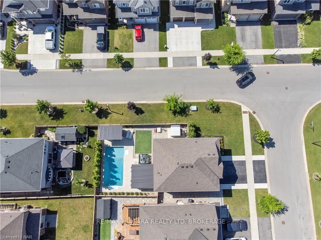 Photo 6 of 106 Spruce Crescent, Welland, Coyle Creek — HOMEH