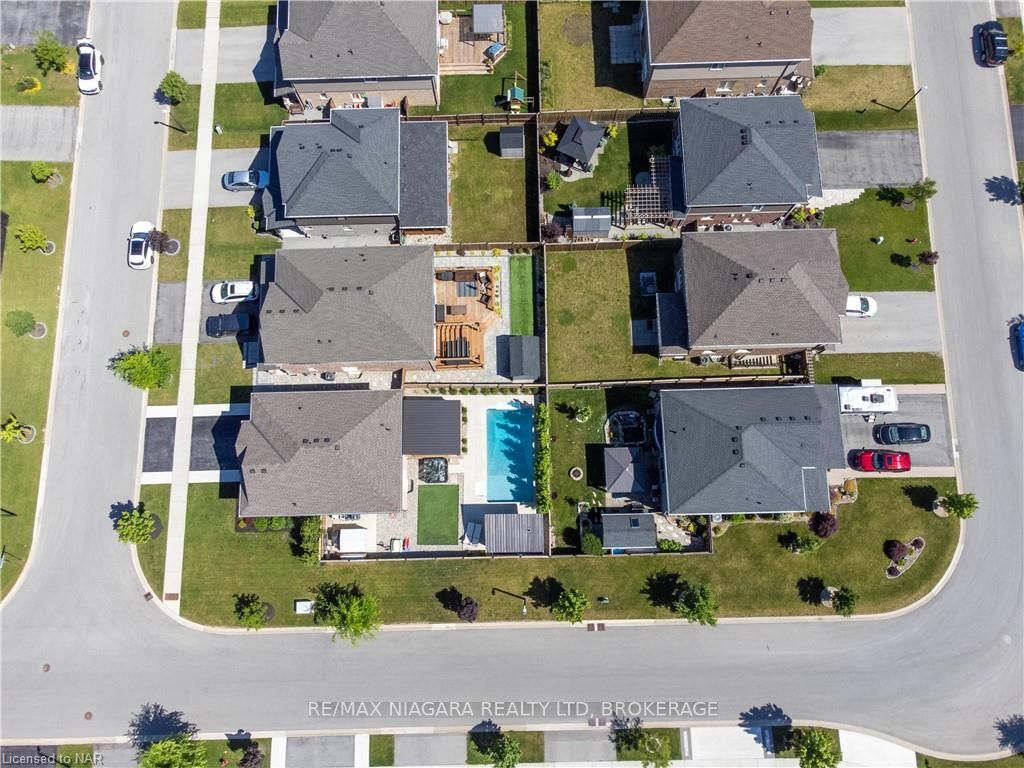 Photo 7 of 106 Spruce Crescent, Welland, Coyle Creek — HOMEH