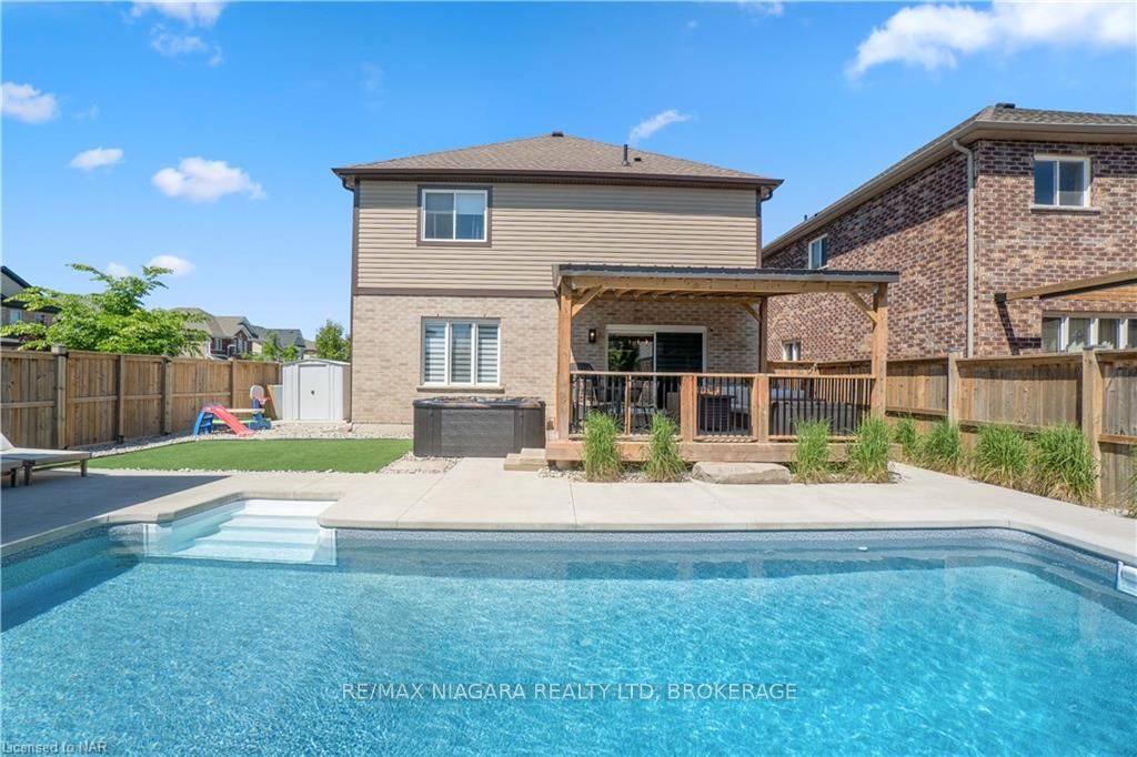 Photo 11 of 106 Spruce Crescent, Welland, Coyle Creek — HOMEH
