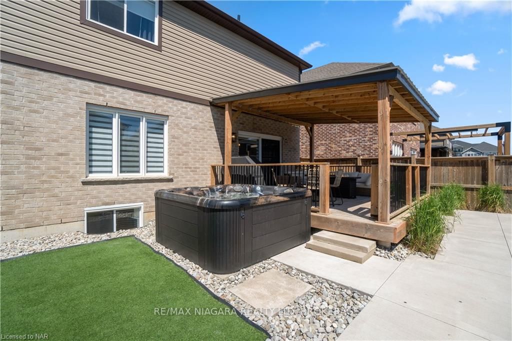 Photo 13 of 106 Spruce Crescent, Welland, Coyle Creek — HOMEH