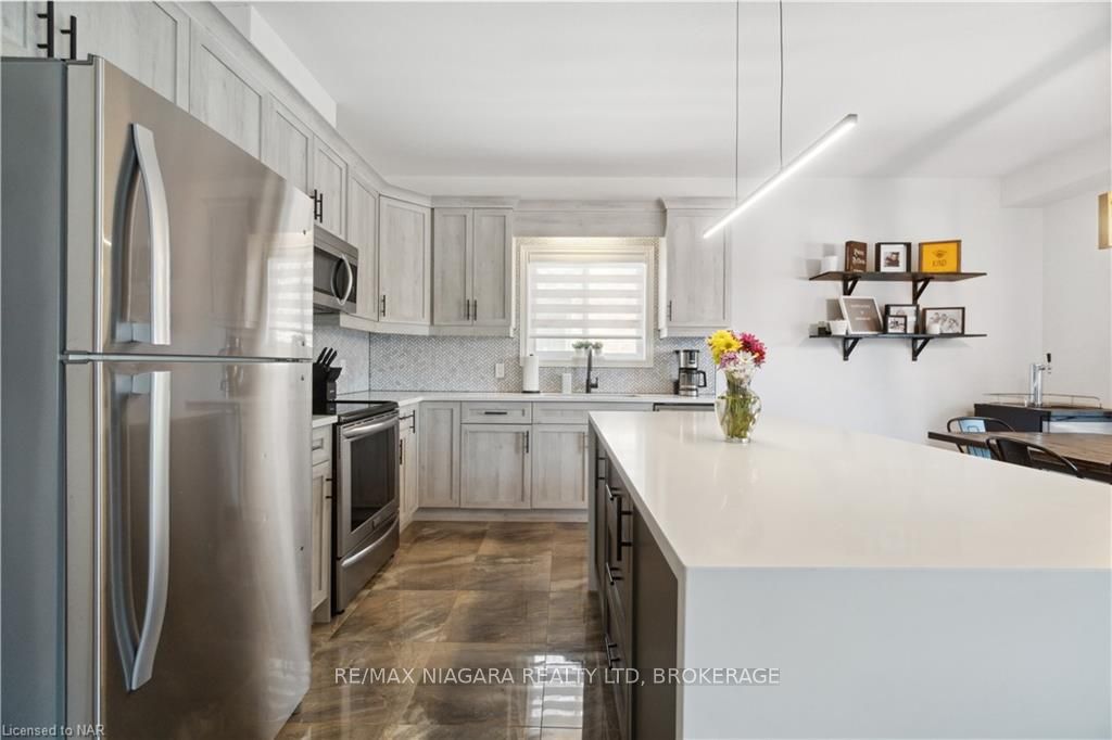 Photo 30 of 106 Spruce Crescent, Welland, Coyle Creek — HOMEH
