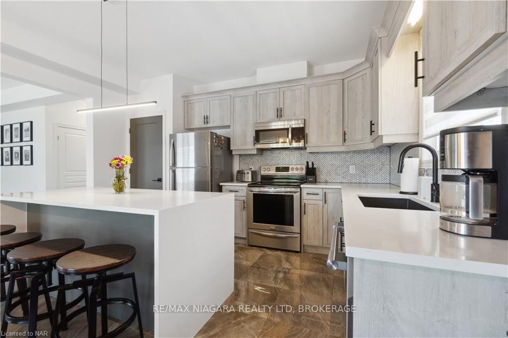 Photo 31 of 106 Spruce Crescent, Welland, Coyle Creek — HOMEH