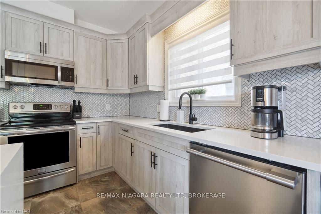 Photo 33 of 106 Spruce Crescent, Welland, Coyle Creek — HOMEH