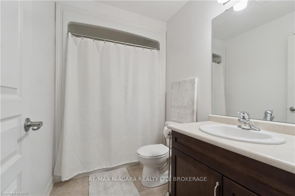 Photo 44 of 106 Spruce Crescent, Welland, Coyle Creek — HOMEH