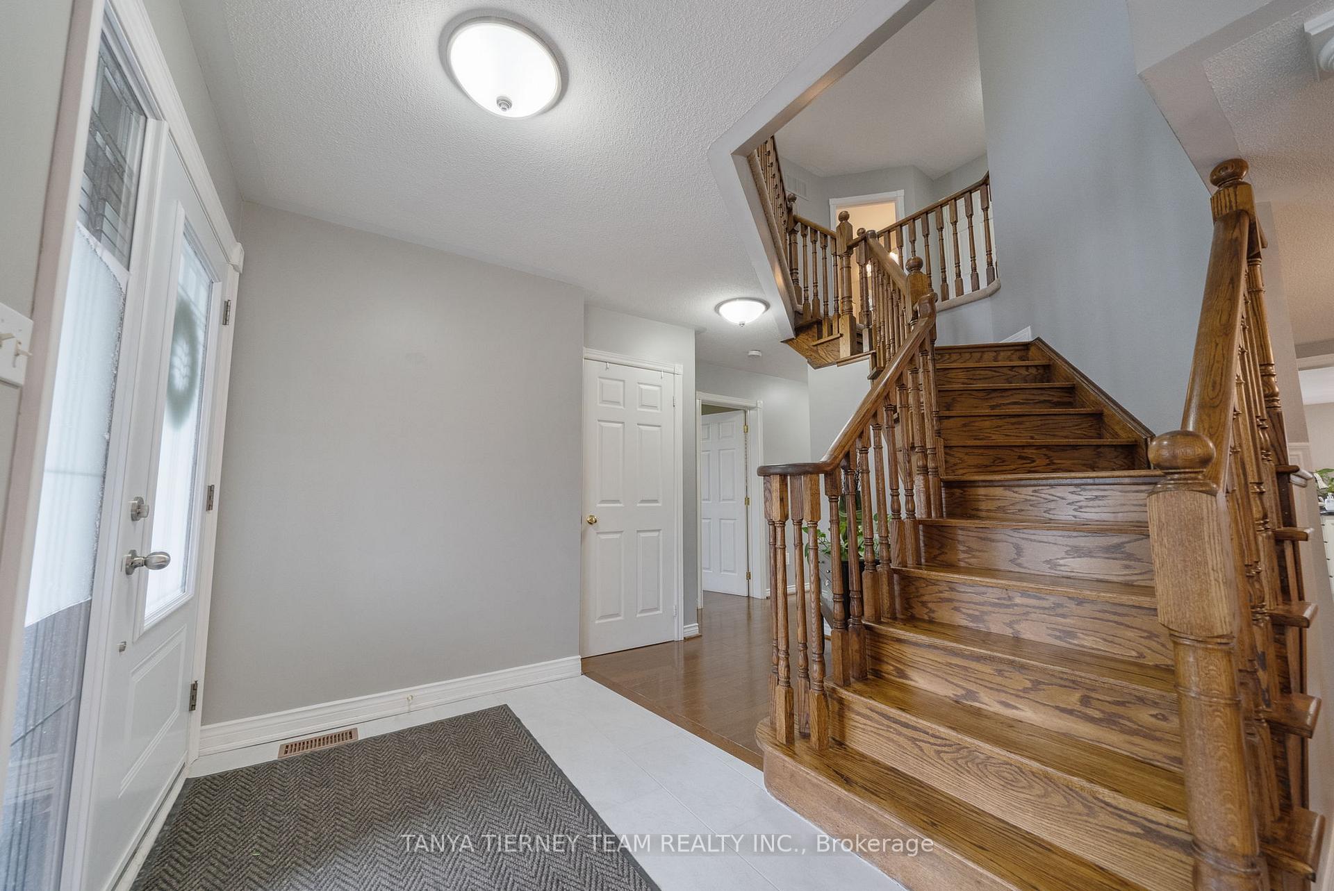 Photo 8 of 50 McBeth Place, Whitby, Brooklin — HOMEH