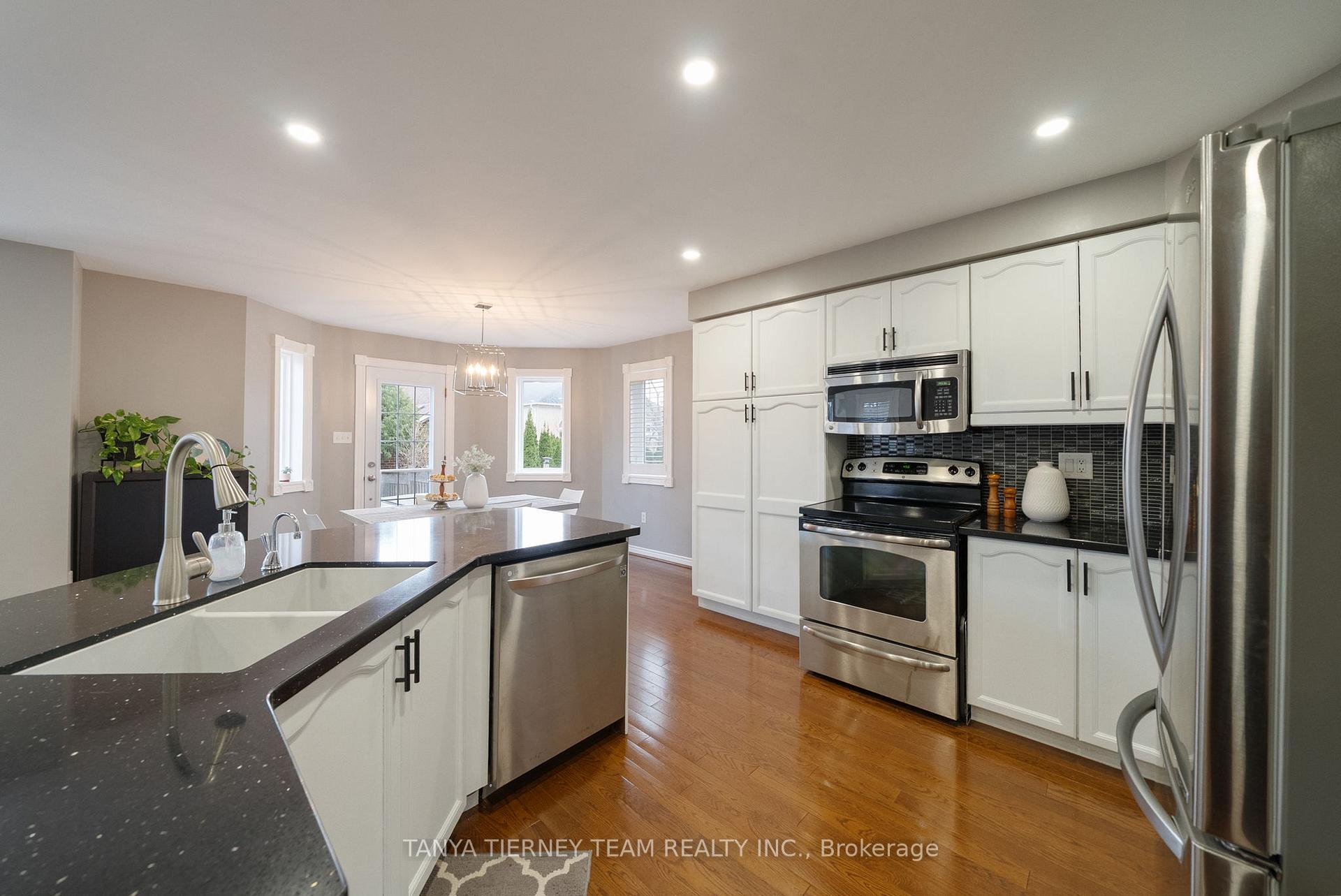 Photo 15 of 50 McBeth Place, Whitby, Brooklin — HOMEH