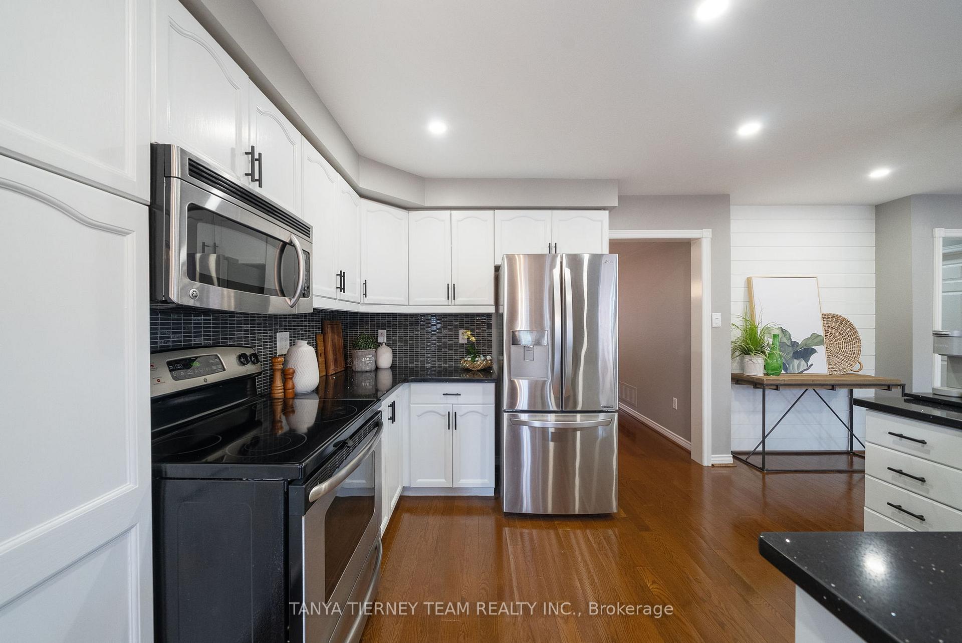 Photo 17 of 50 McBeth Place, Whitby, Brooklin — HOMEH