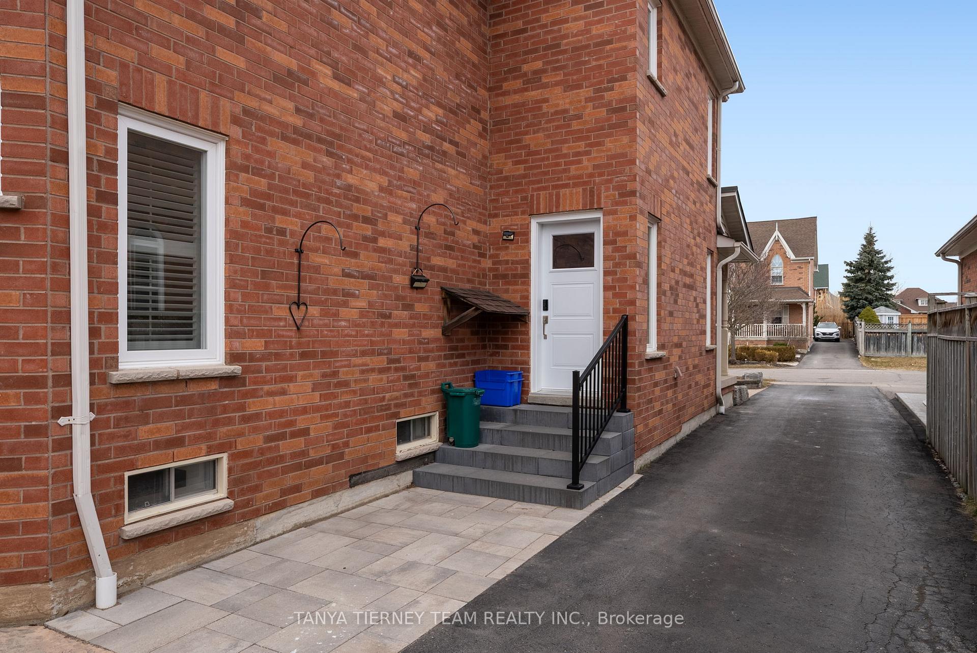 Photo 42 of 50 McBeth Place, Whitby, Brooklin — HOMEH