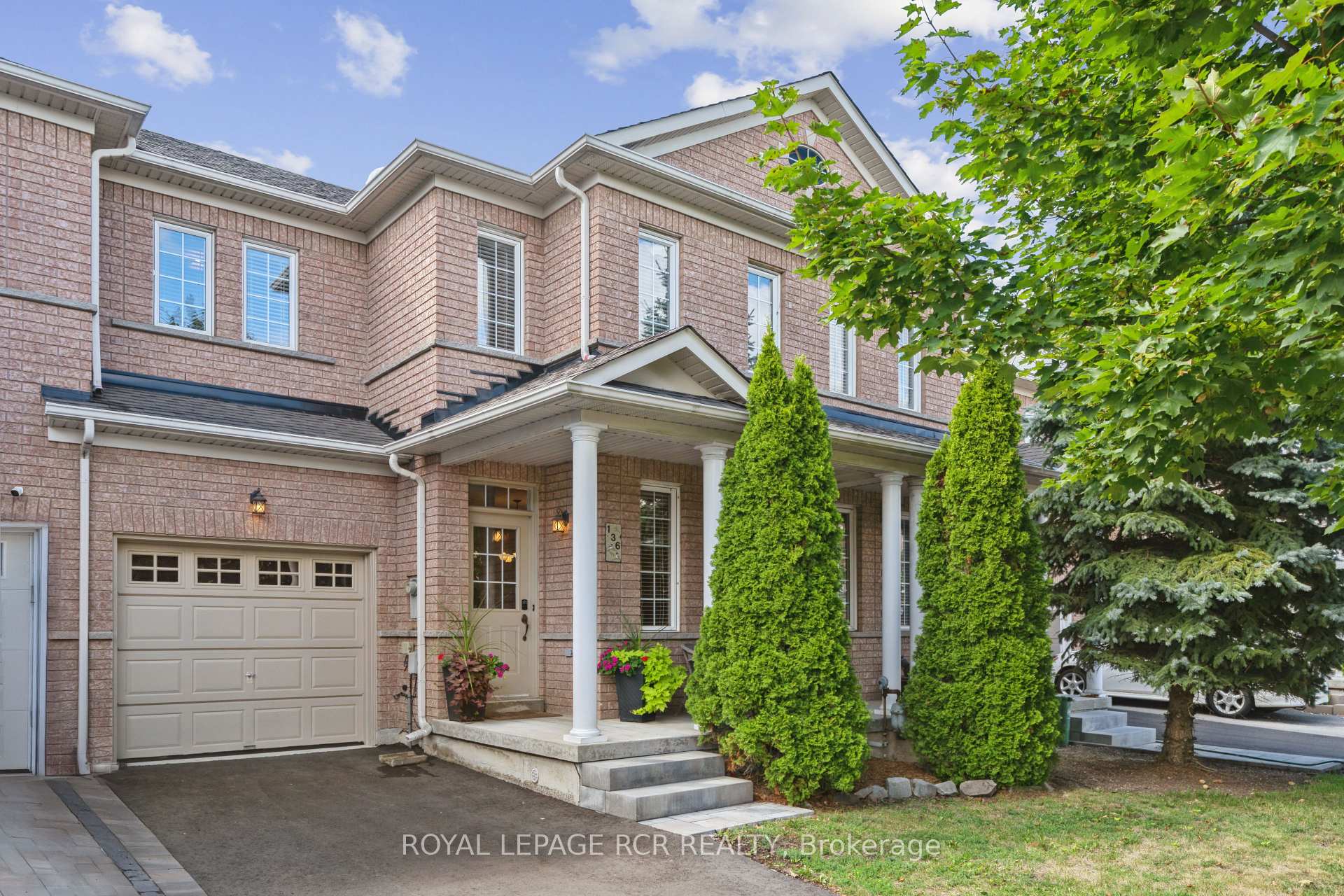 Photo 3 of 136 Dolce Crescent, Vaughan, Vellore Village — HOMEH