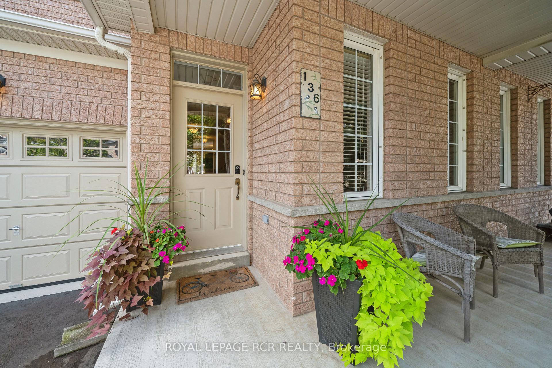 Photo 4 of 136 Dolce Crescent, Vaughan, Vellore Village — HOMEH