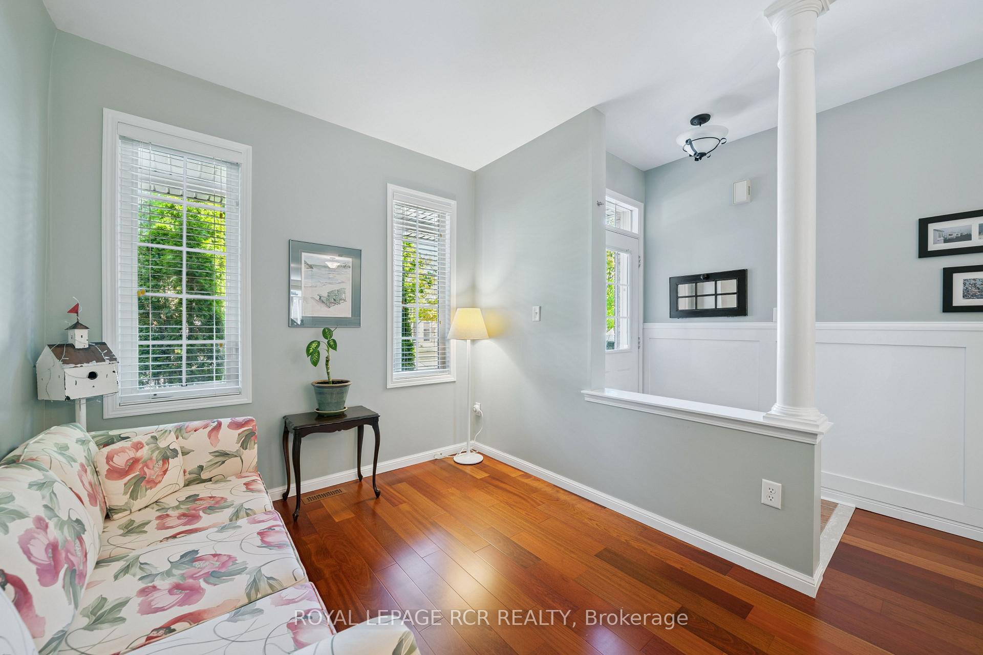 Photo 5 of 136 Dolce Crescent, Vaughan, Vellore Village — HOMEH