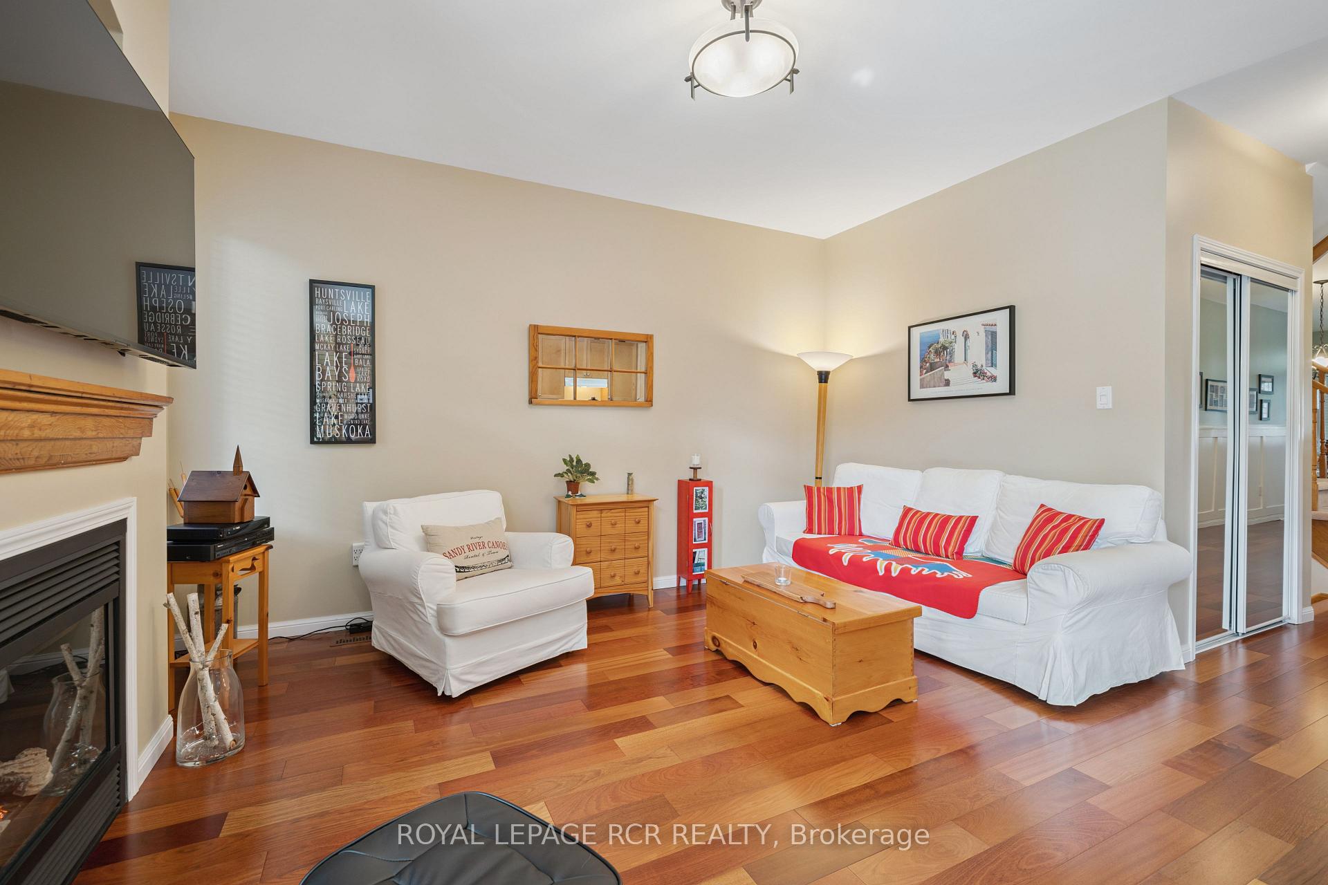 Photo 20 of 136 Dolce Crescent, Vaughan, Vellore Village — HOMEH