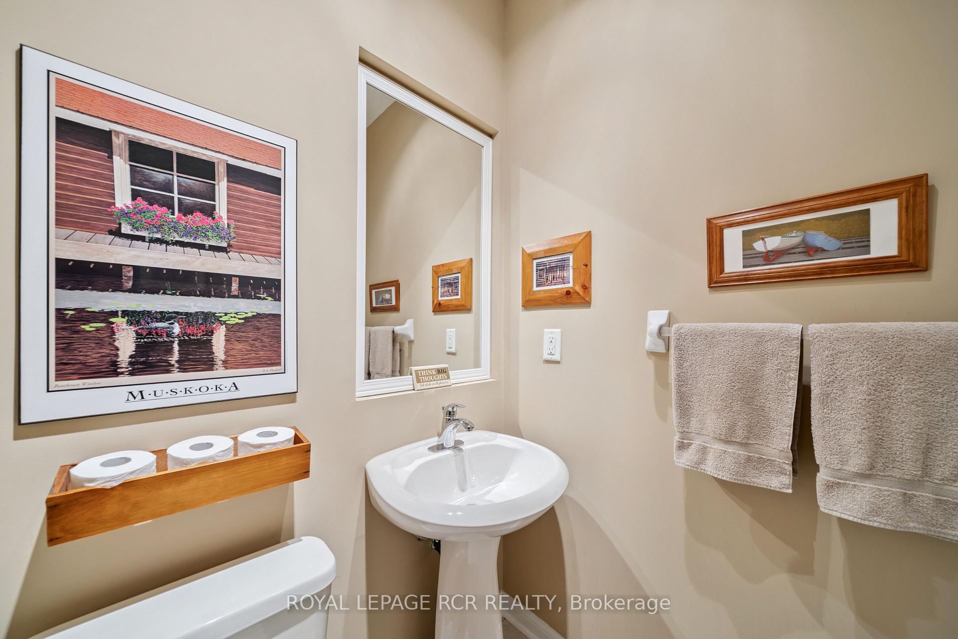 Photo 23 of 136 Dolce Crescent, Vaughan, Vellore Village — HOMEH
